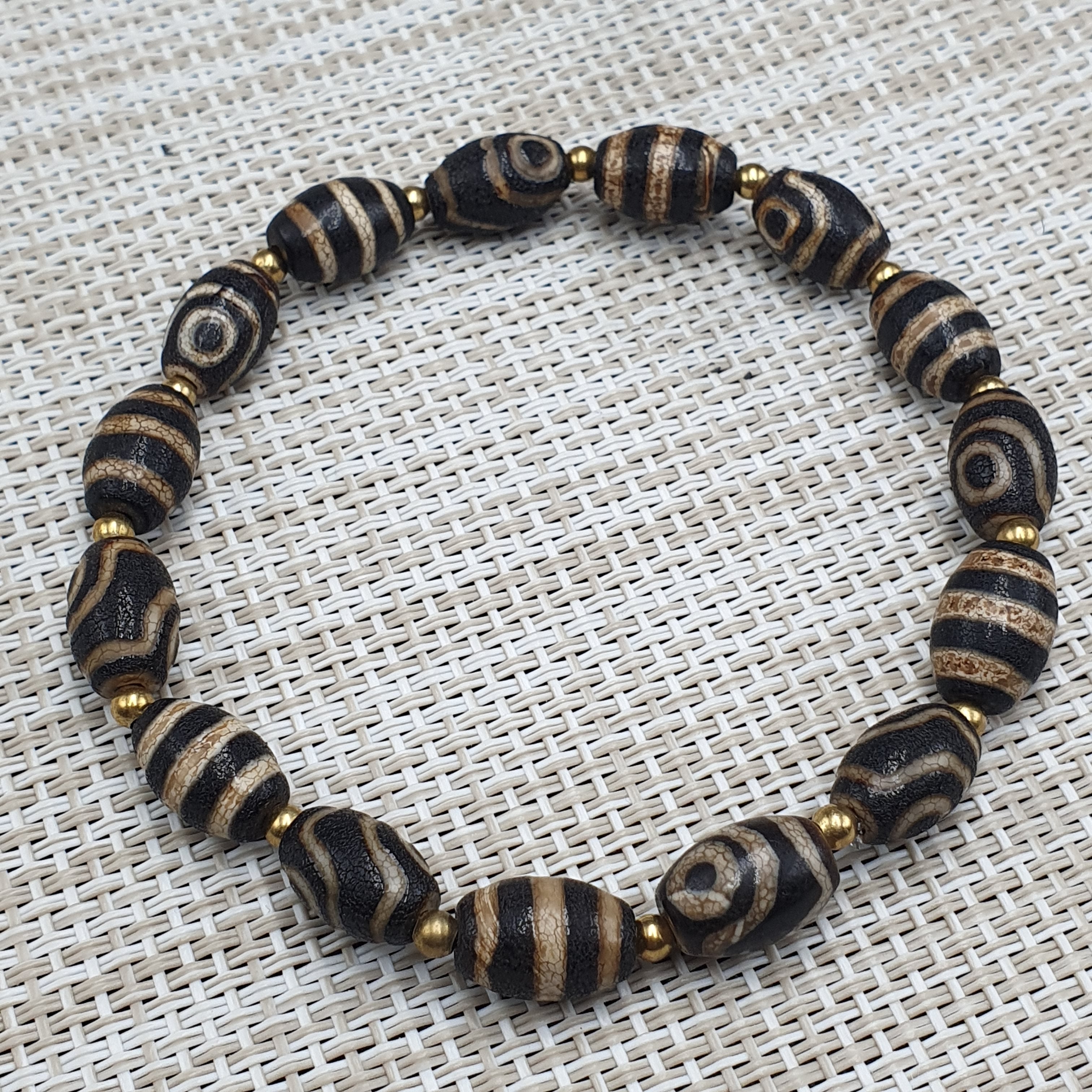 Tibetan Agate Beaded Bracelet: 2 Eye & 3 Stripe Pattern