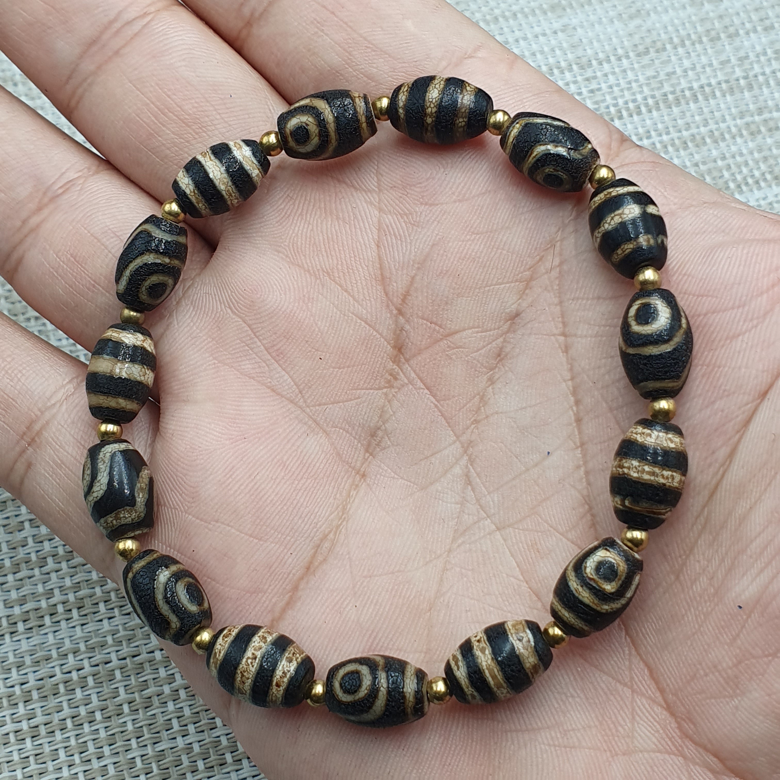 Tibetan Agate Beaded Bracelet: 2 Eye & 3 Stripe Pattern