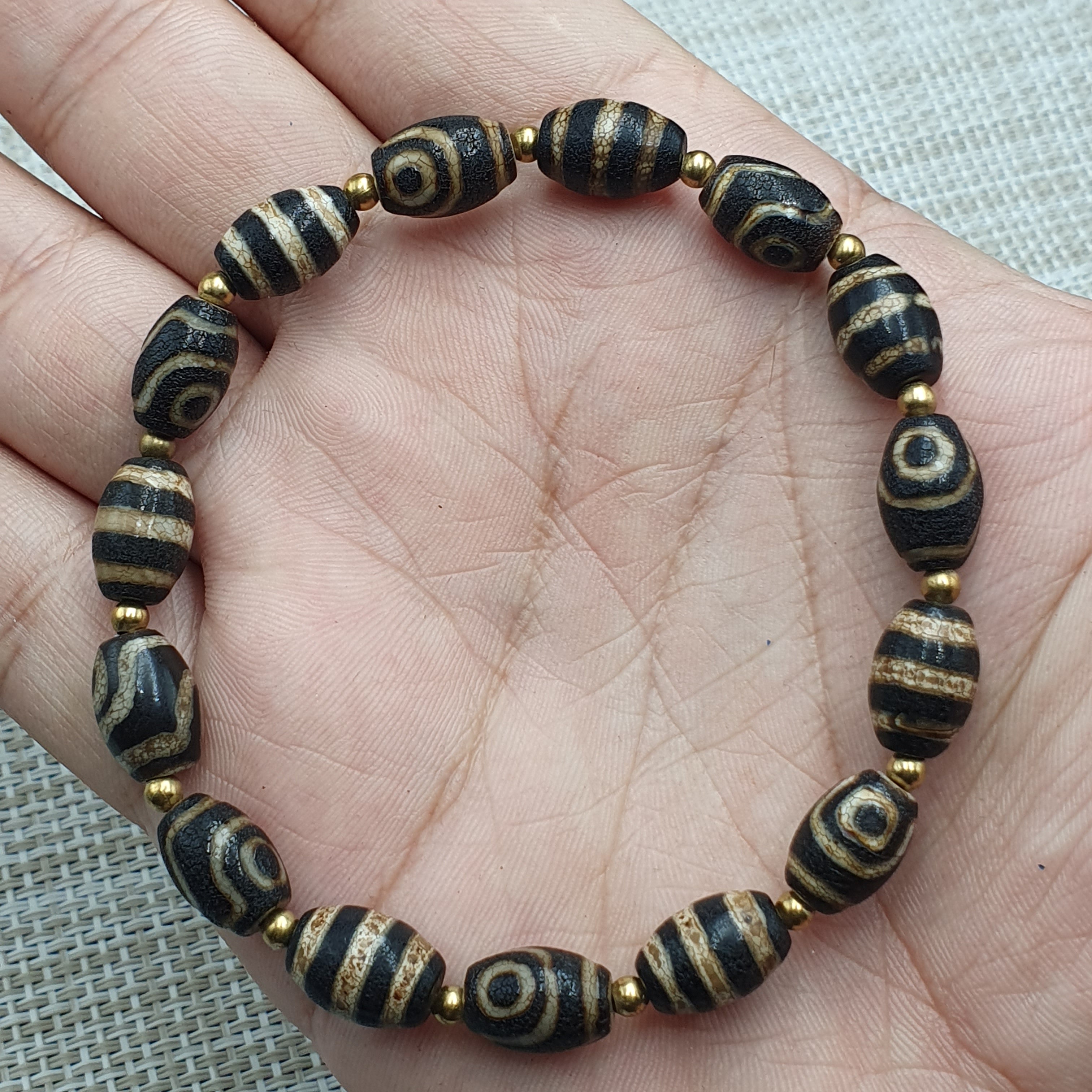 Tibetan Agate Beaded Bracelet: 2 Eye & 3 Stripe Pattern