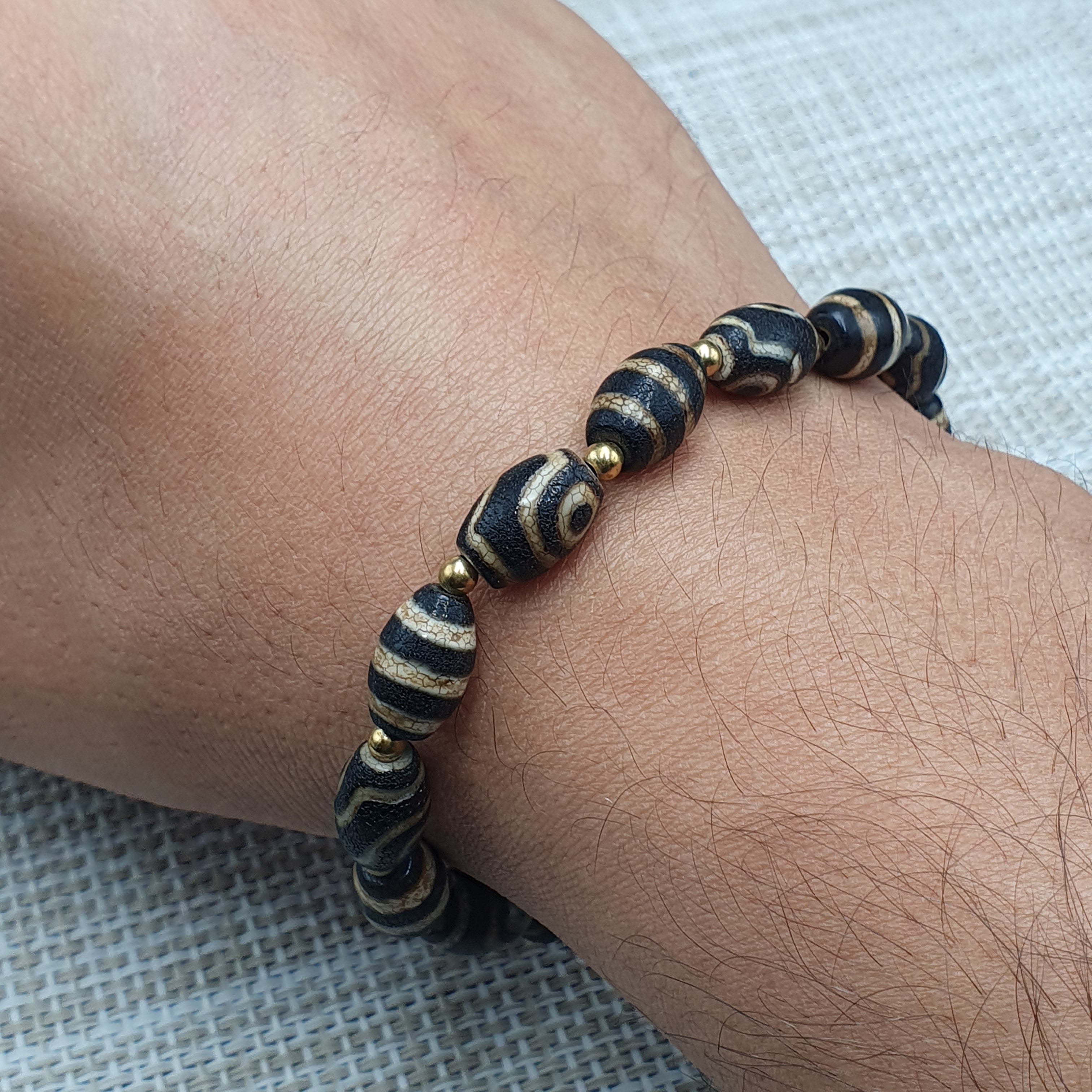 Tibetan Agate Beaded Bracelet: 2 Eye & 3 Stripe Pattern