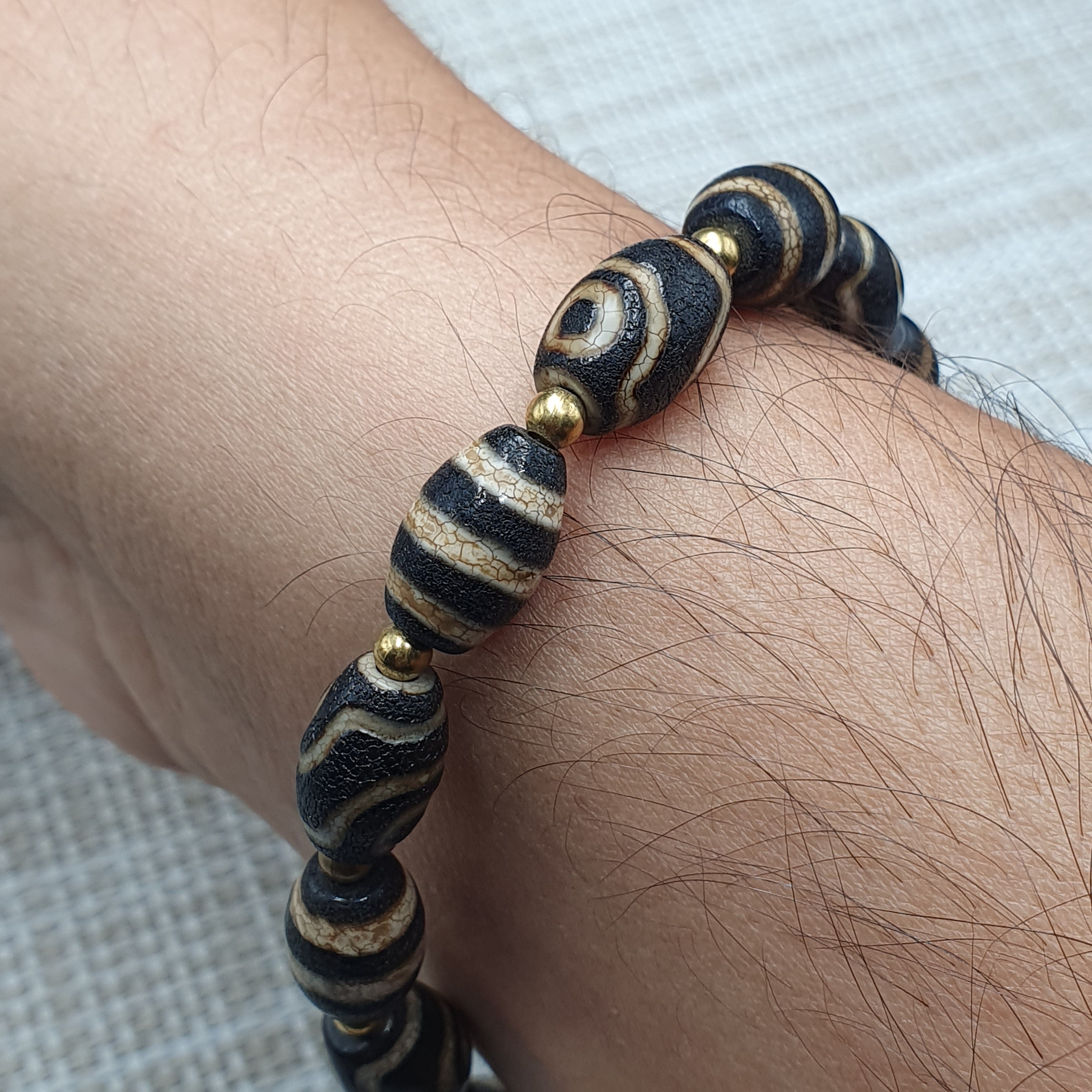 Tibetan Agate Beaded Bracelet: 2 Eye & 3 Stripe Pattern