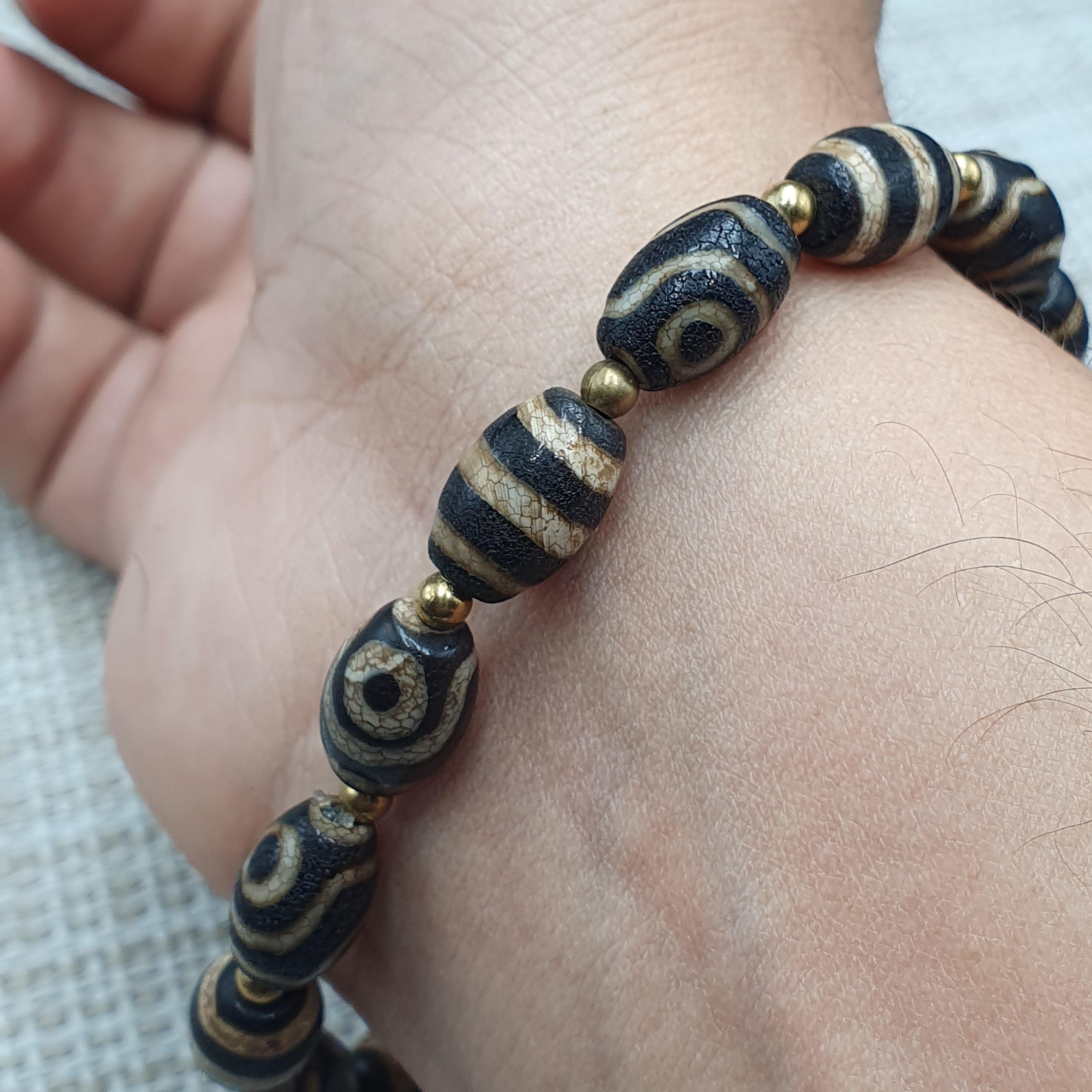 Tibetan Agate Beaded Bracelet: 2 Eye & 3 Stripe Pattern
