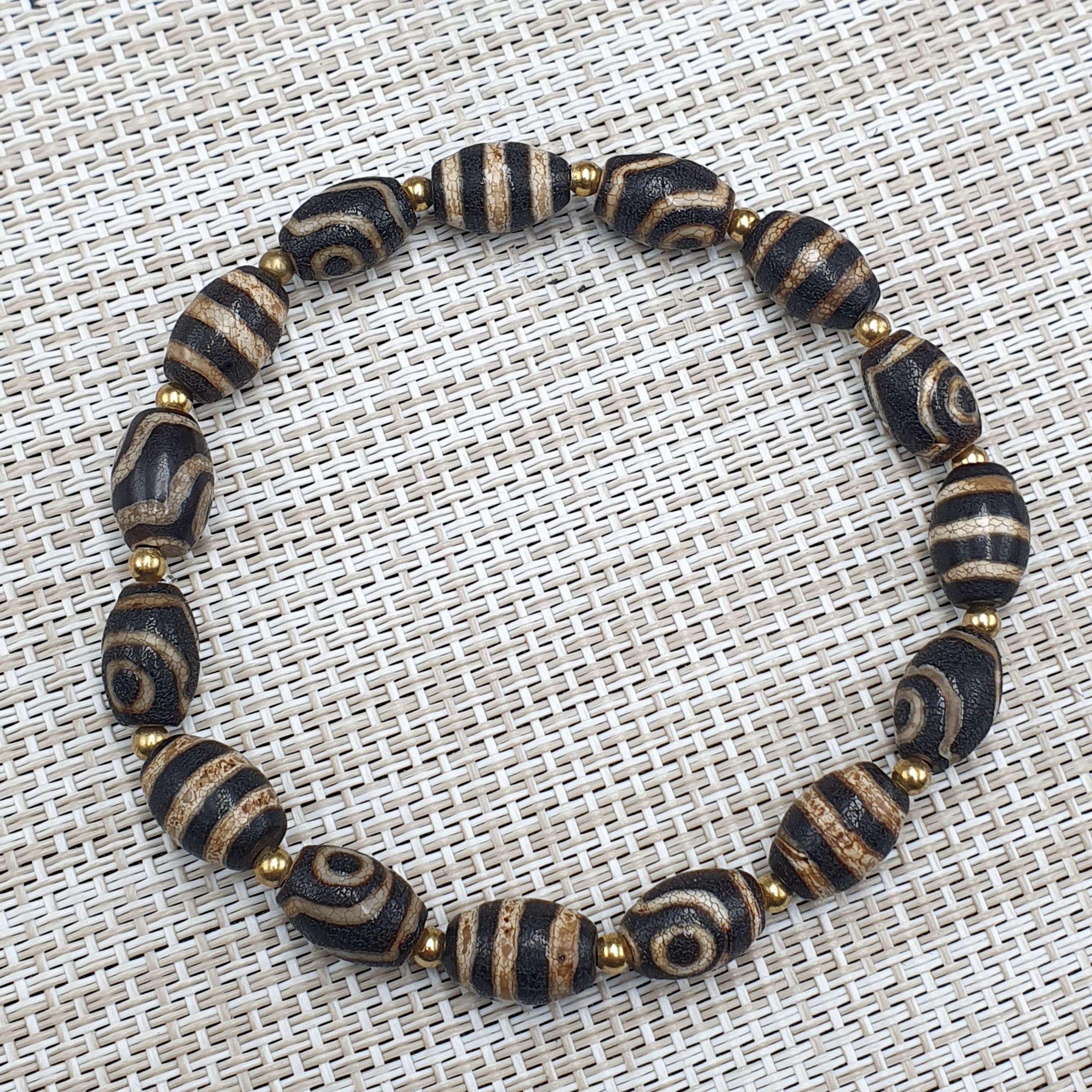 Tibetan Agate Beaded Bracelet: 2 Eye & 3 Stripe Pattern