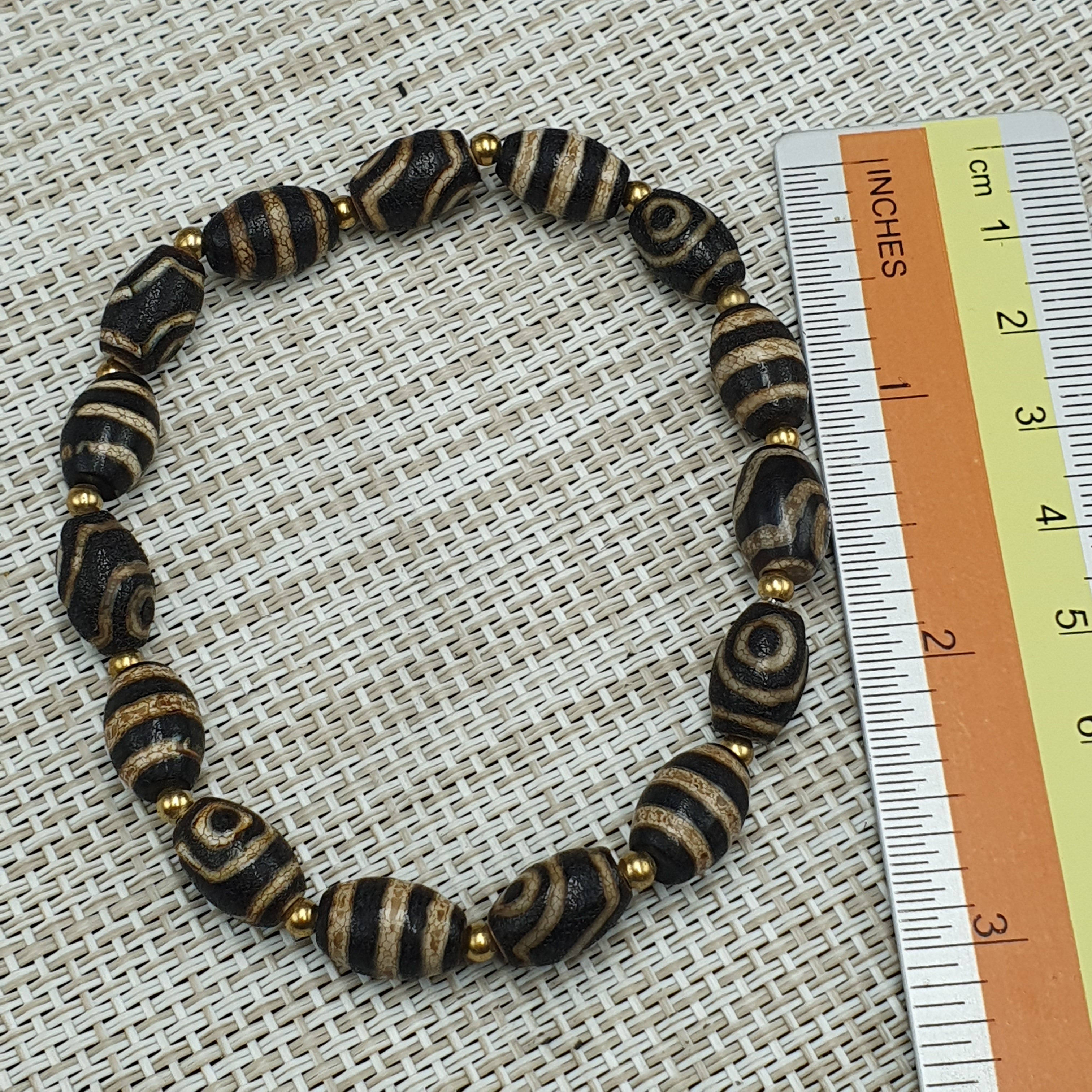 Tibetan Agate Beaded Bracelet: 2 Eye & 3 Stripe Pattern