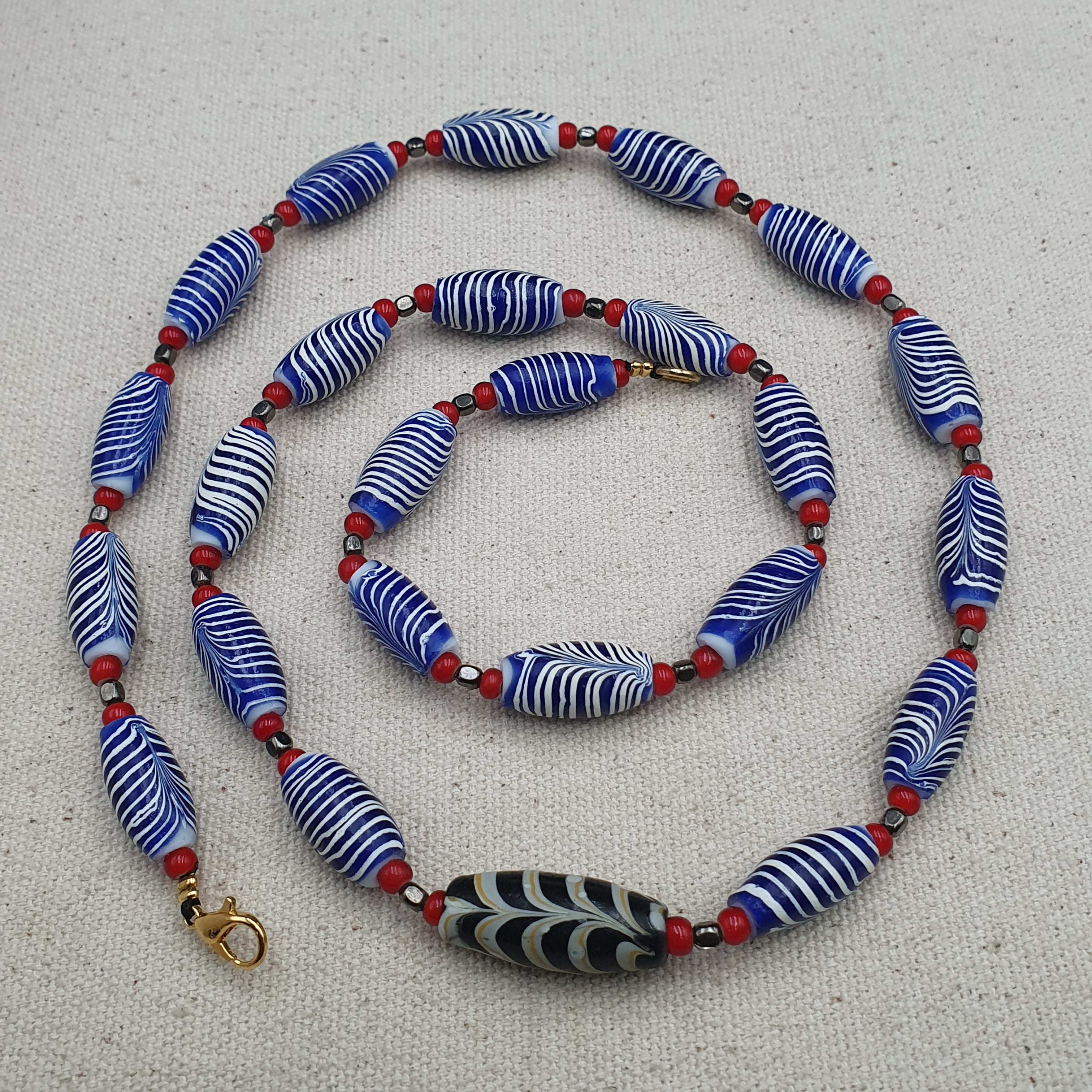 Vintage Venetian Style Feather Desgin Glass & Venetian Red WhiteHeart Glass Beads Necklace