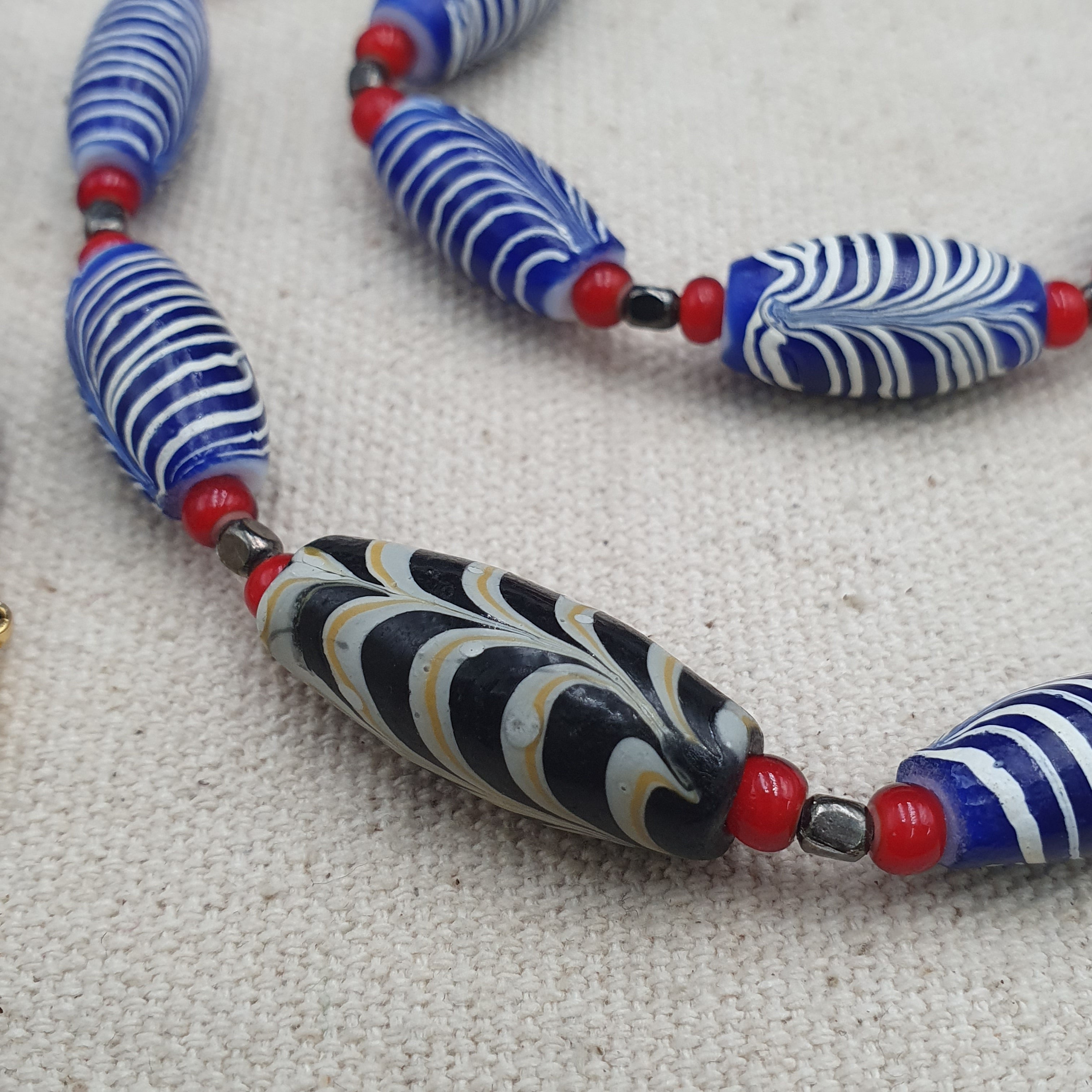 Vintage Venetian Style Feather Desgin Glass & Venetian Red WhiteHeart Glass Beads Necklace