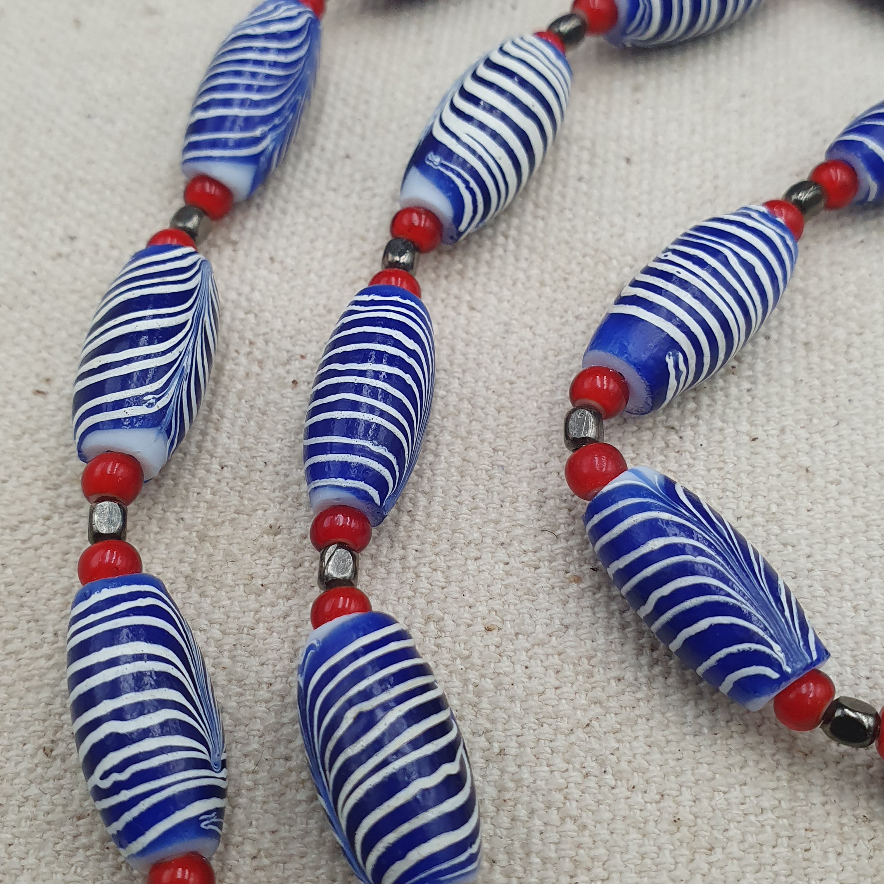Vintage Venetian Style Feather Desgin Glass & Venetian Red WhiteHeart Glass Beads Necklace