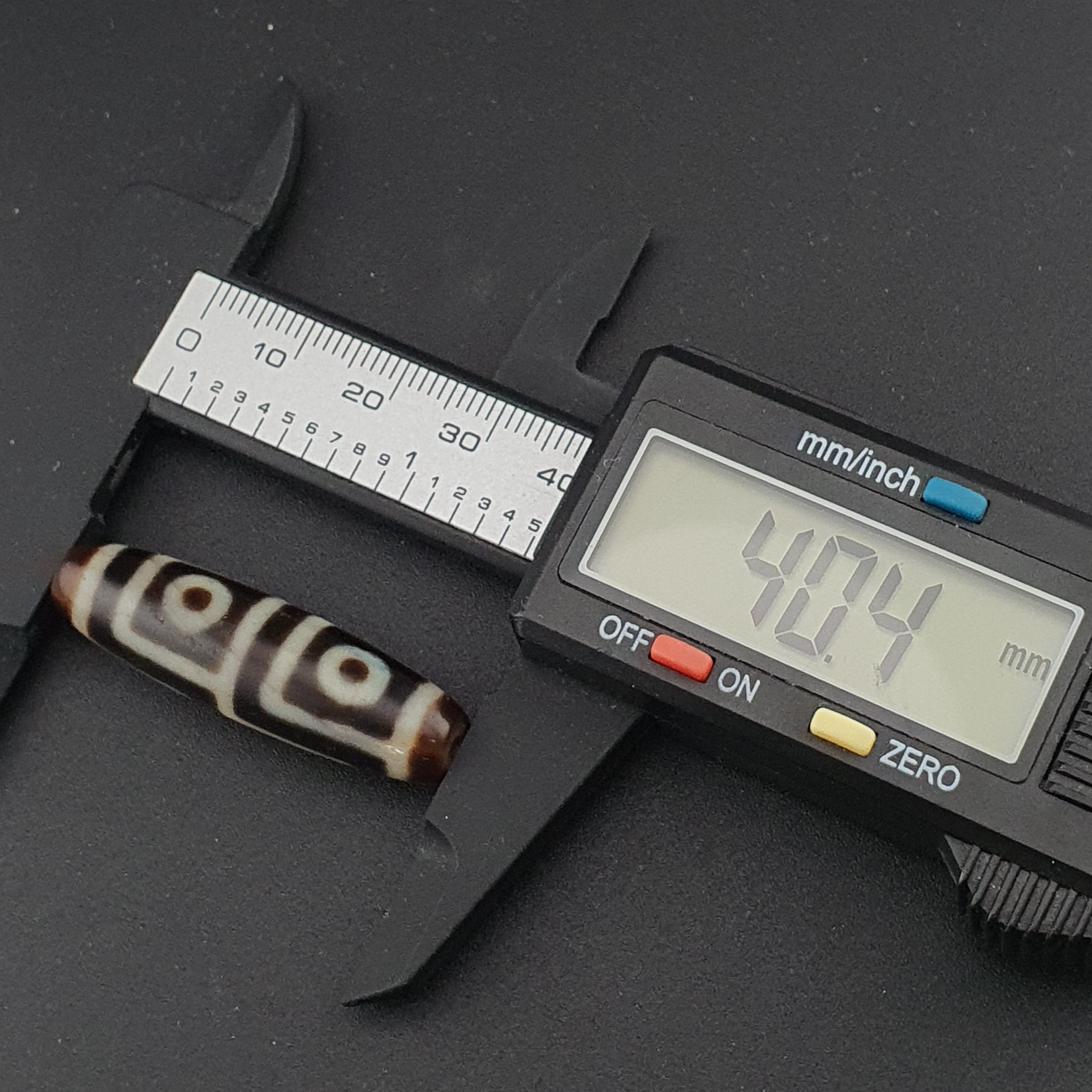 Antique 4 Eyes Himalayan Tibetan Agate Dzi Bead Amulet