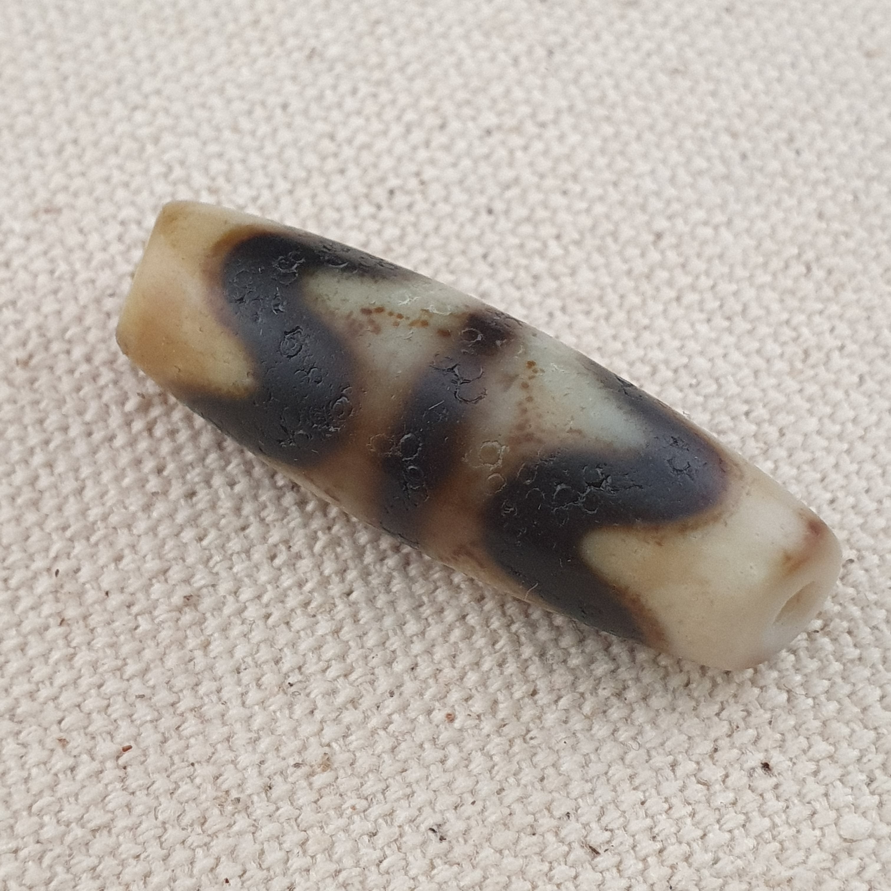 Vintage Himalayan Tibetan Zigzag & Stripe Pattern Agate Bead Amulet