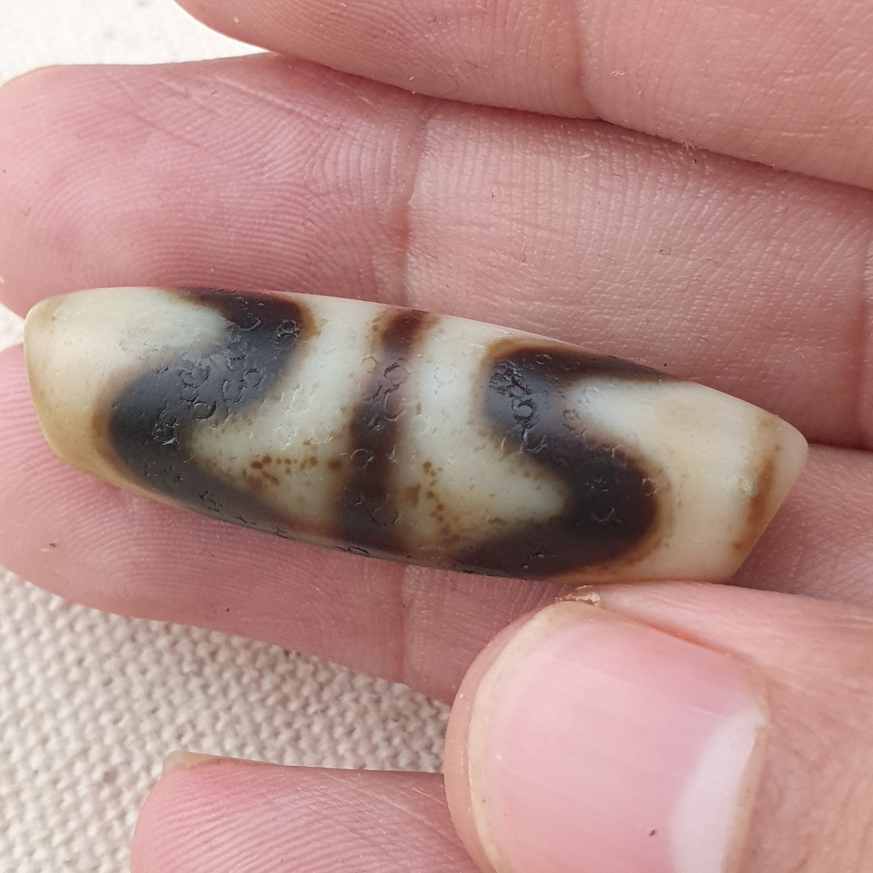 Vintage Himalayan Tibetan Zigzag & Stripe Pattern Agate Bead Amulet