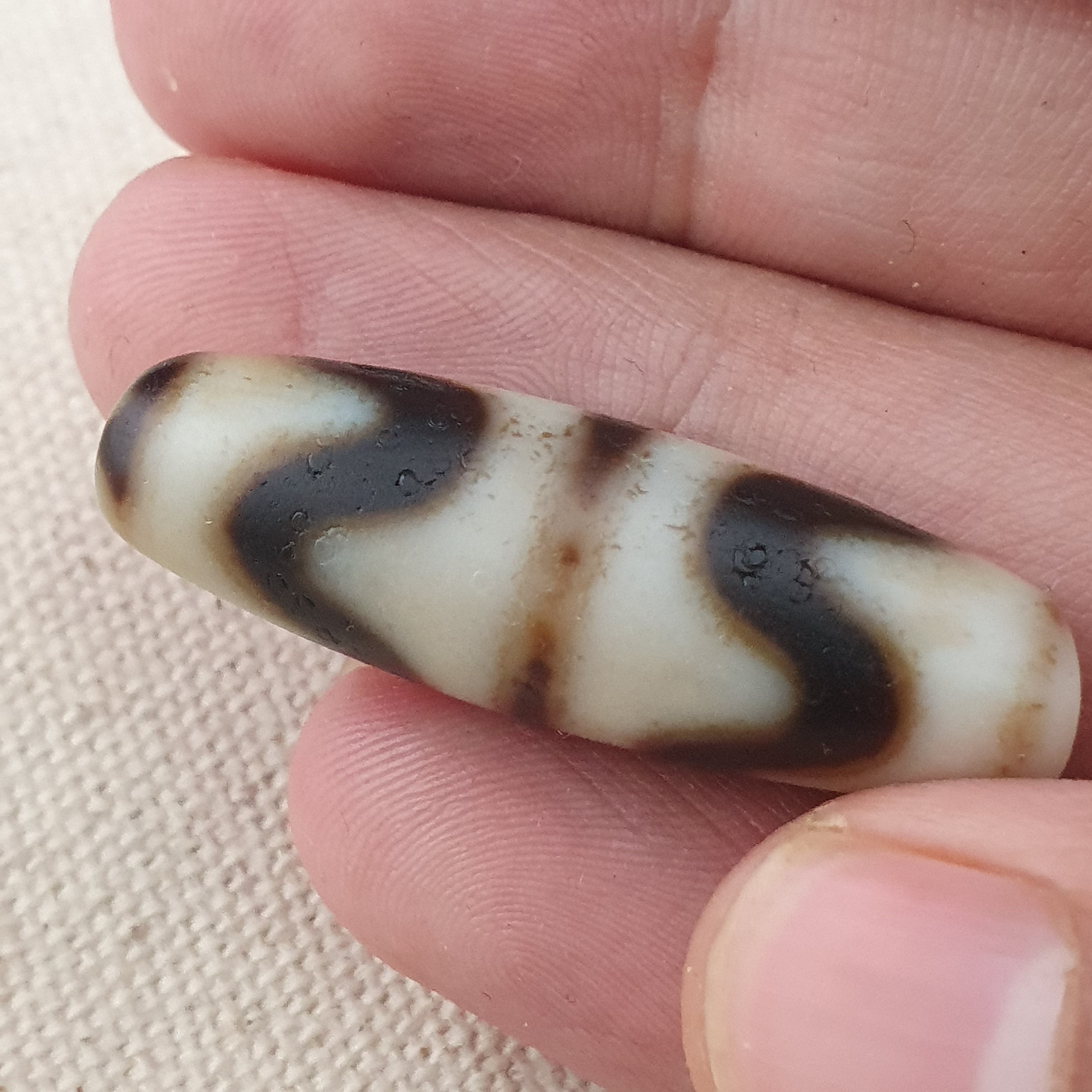 Vintage Himalayan Tibetan Zigzag & Stripe Pattern Agate Bead Amulet