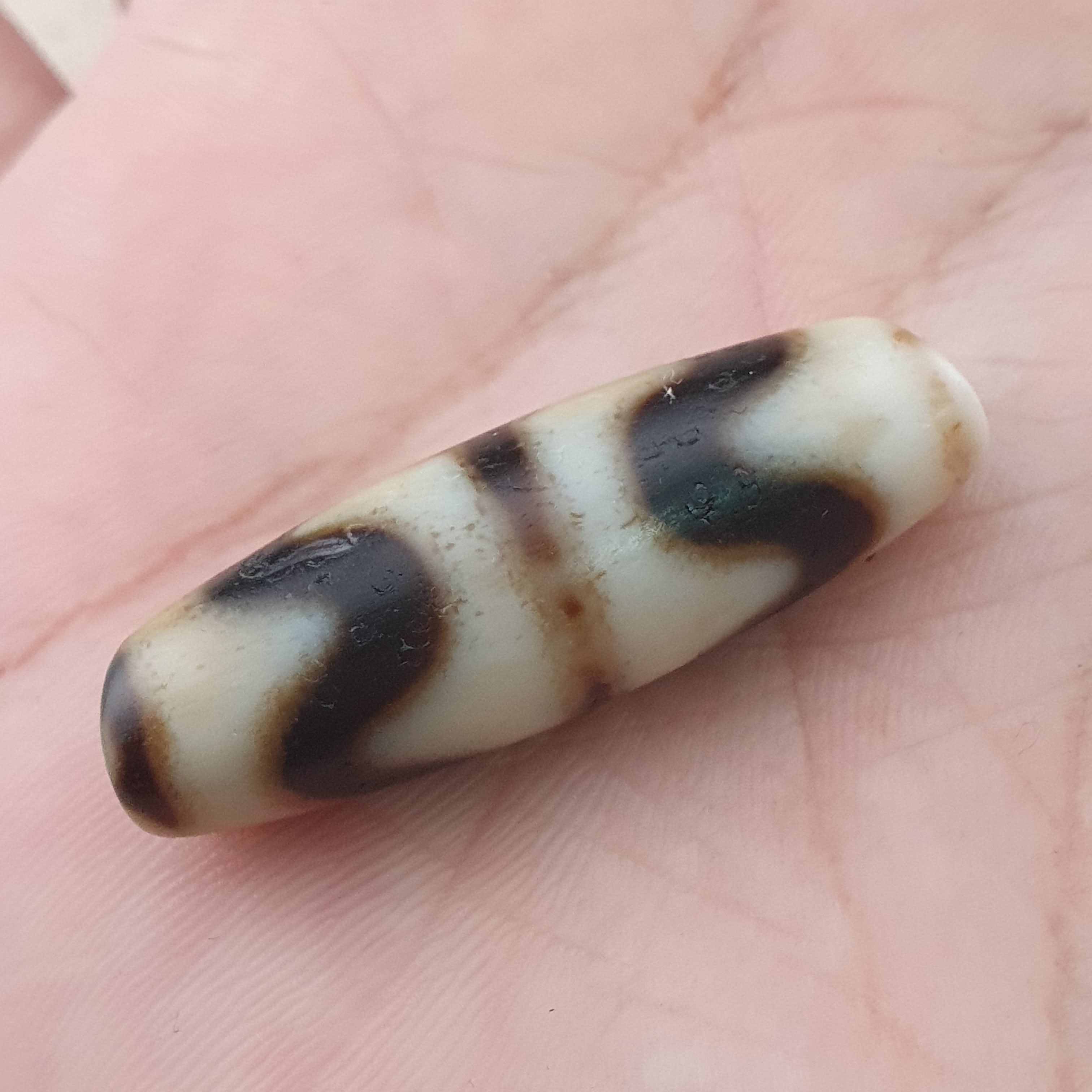 Vintage Himalayan Tibetan Zigzag & Stripe Pattern Agate Bead Amulet