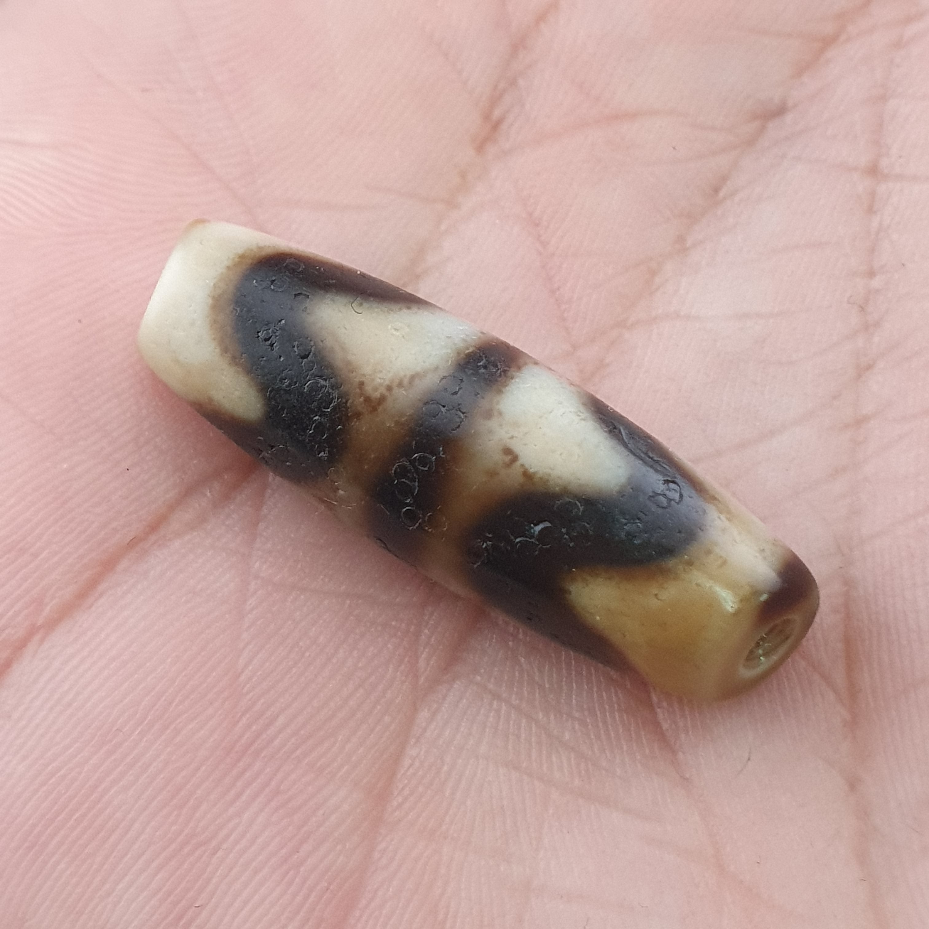 Vintage Himalayan Tibetan Zigzag & Stripe Pattern Agate Bead Amulet