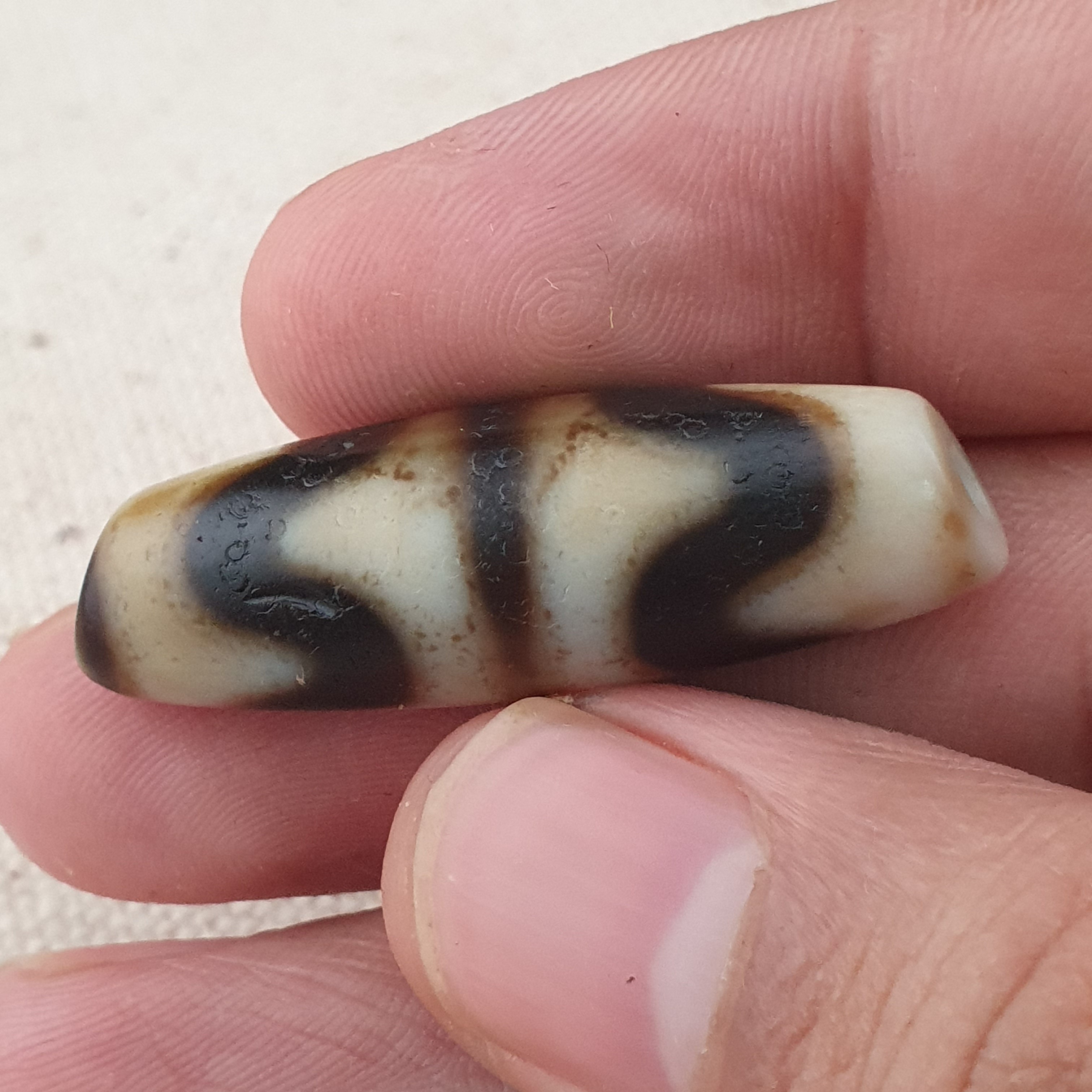 Vintage Himalayan Tibetan Zigzag & Stripe Pattern Agate Bead Amulet