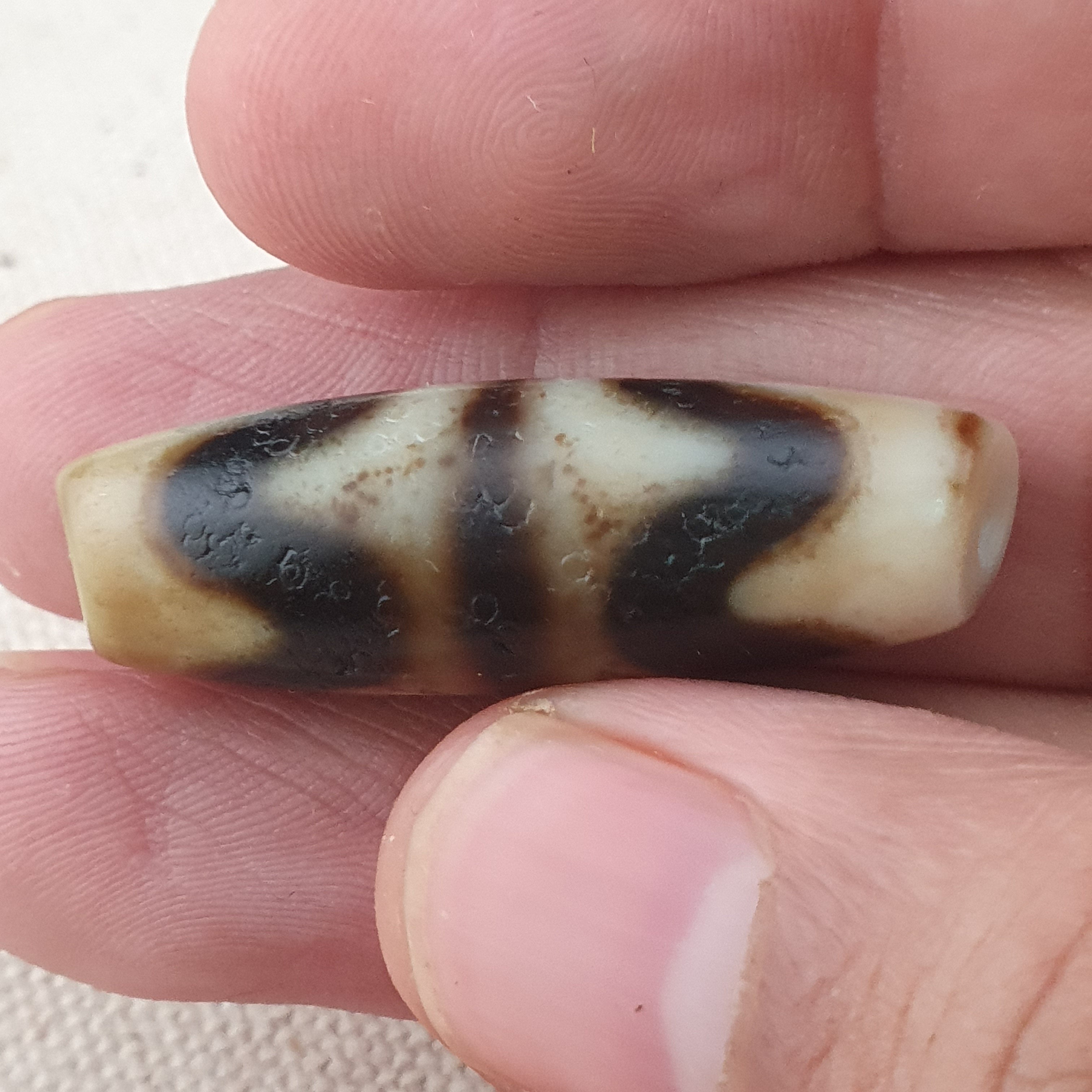 Vintage Himalayan Tibetan Zigzag & Stripe Pattern Agate Bead Amulet