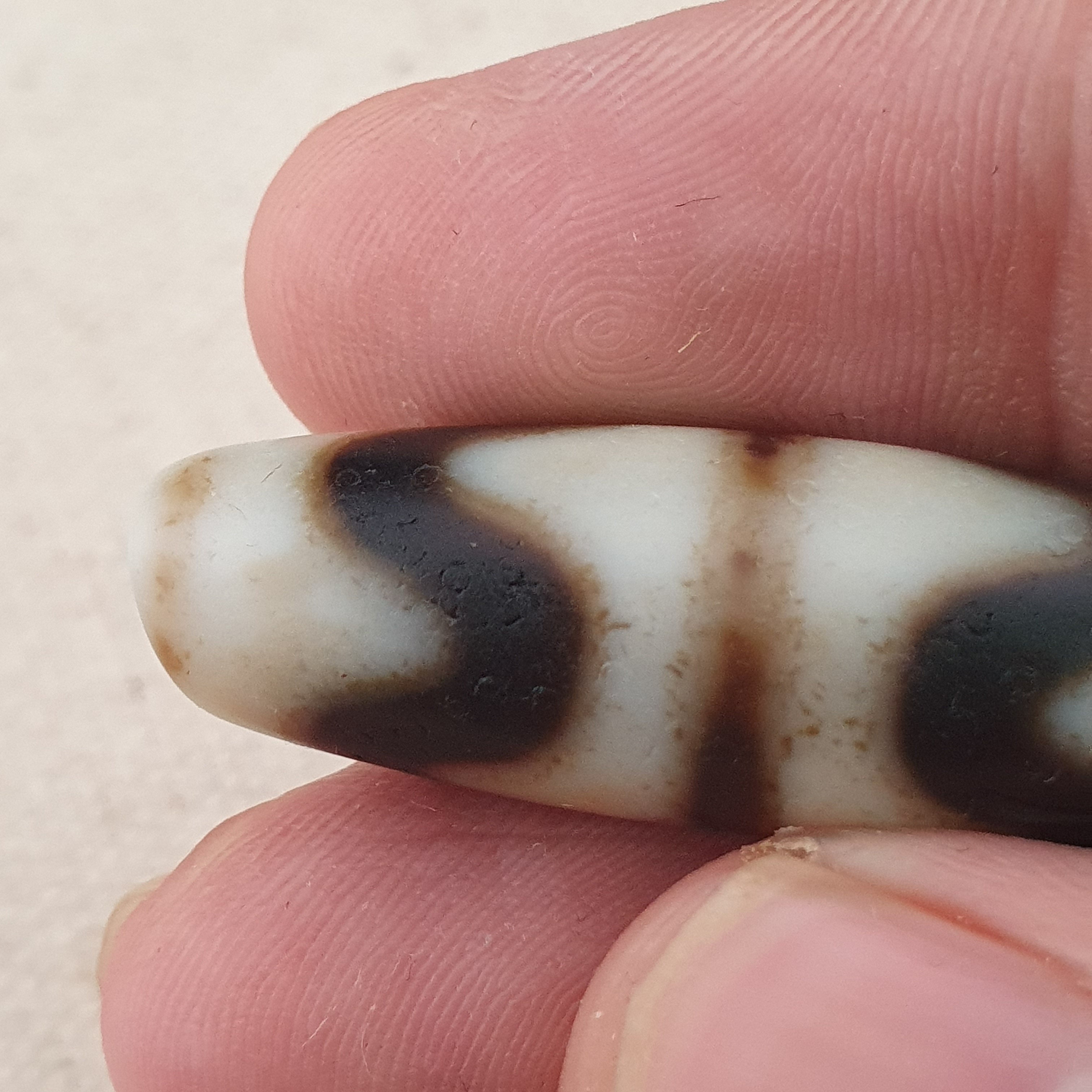 Vintage Himalayan Tibetan Zigzag & Stripe Pattern Agate Bead Amulet
