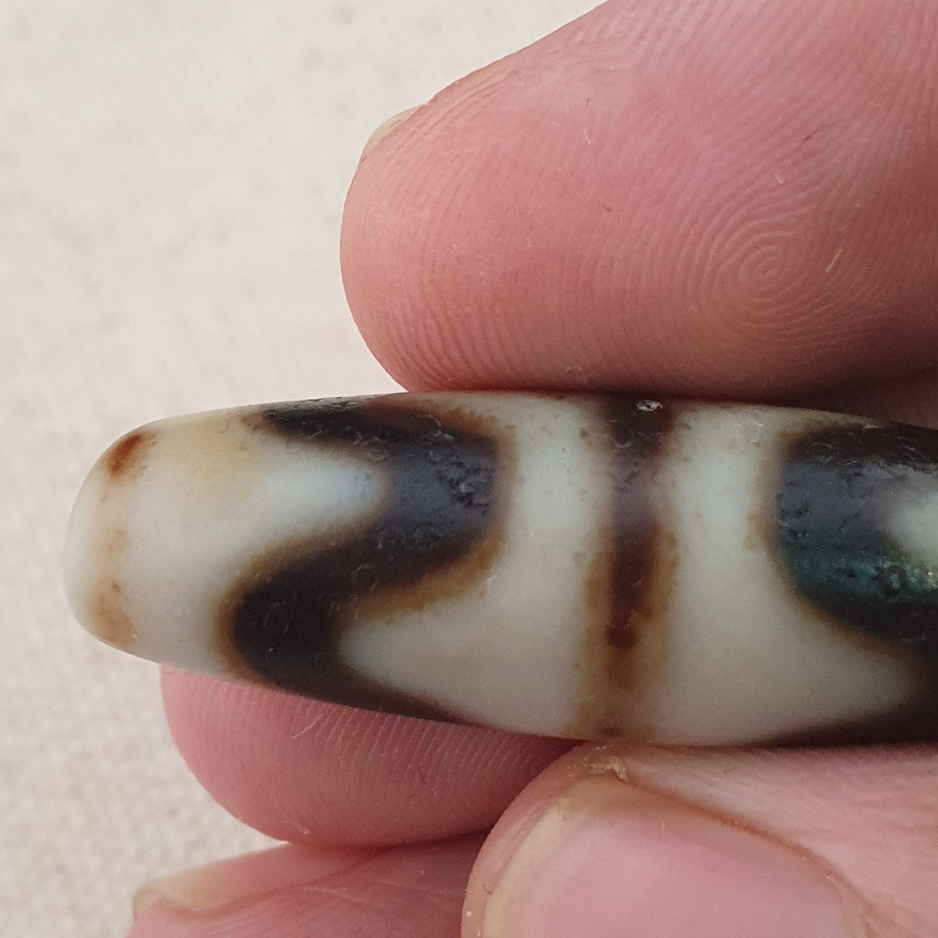 Vintage Himalayan Tibetan Zigzag & Stripe Pattern Agate Bead Amulet