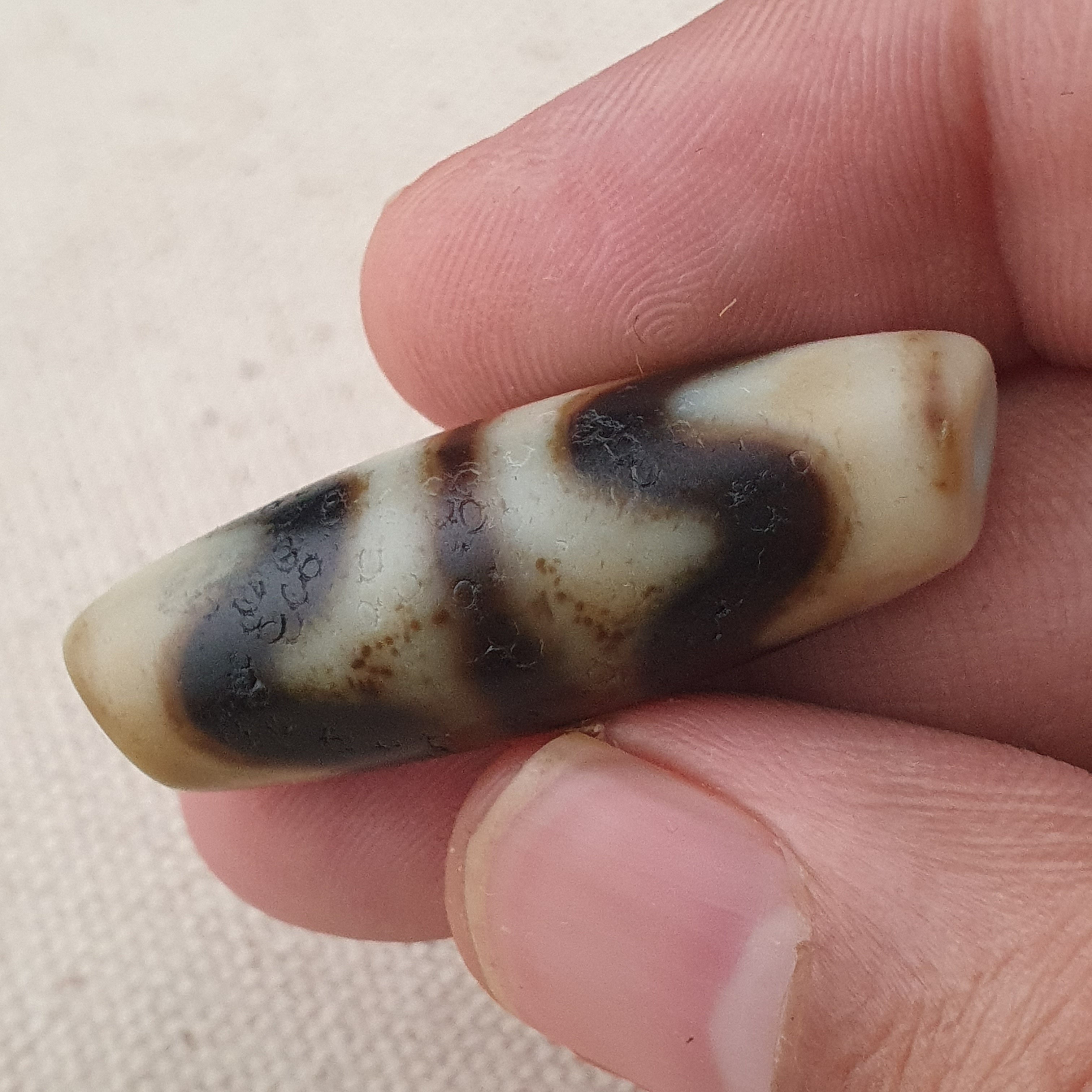 Vintage Himalayan Tibetan Zigzag & Stripe Pattern Agate Bead Amulet