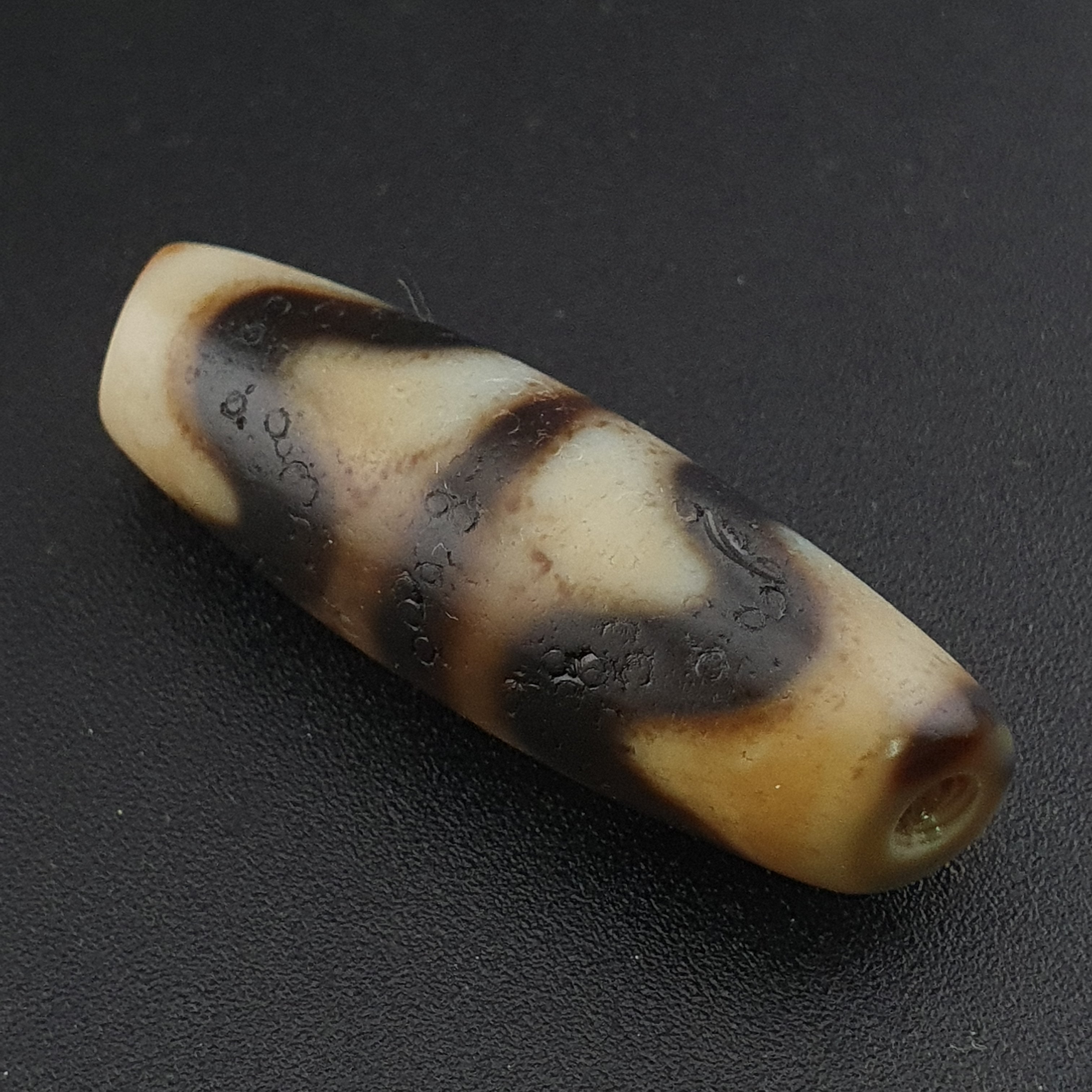 Vintage Himalayan Tibetan Zigzag & Stripe Pattern Agate Bead Amulet