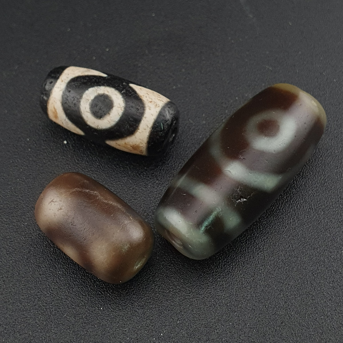Vintage 2 Eyes Himalayan Tibetan Agate Dzi bead Amulet Lot of 3
