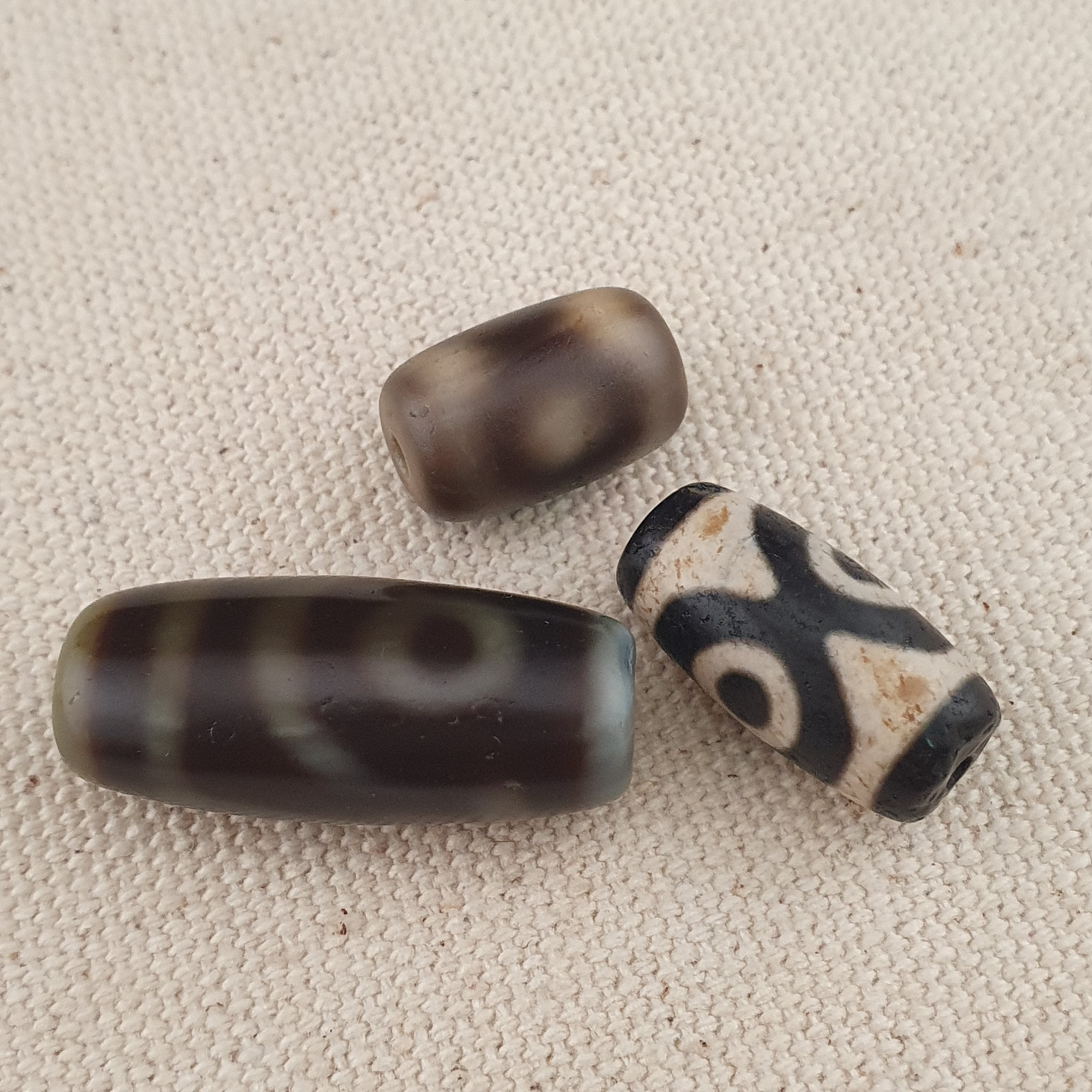 Vintage 2 Eyes Himalayan Tibetan Agate Dzi bead Amulet Lot of 3