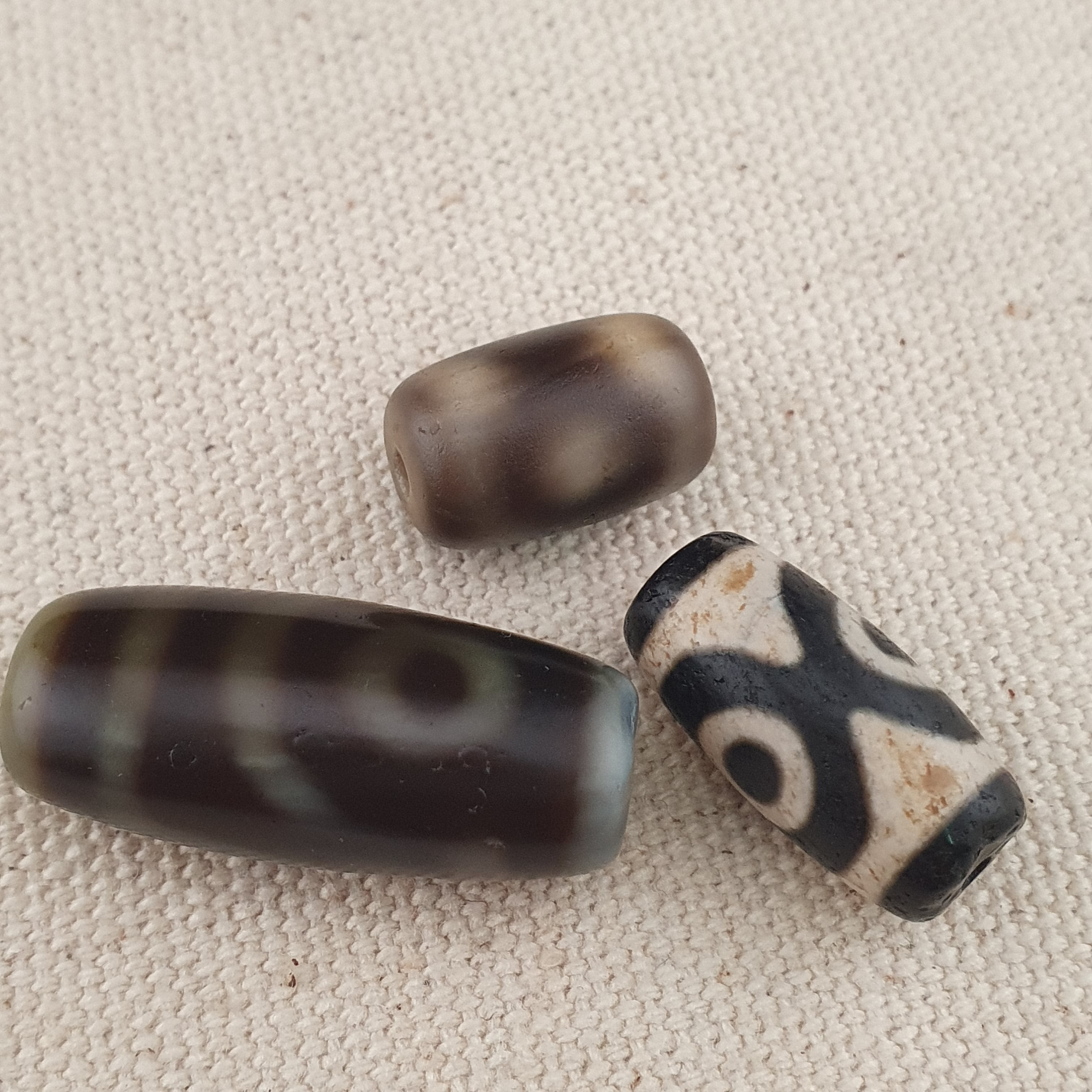 Vintage 2 Eyes Himalayan Tibetan Agate Dzi bead Amulet Lot of 3