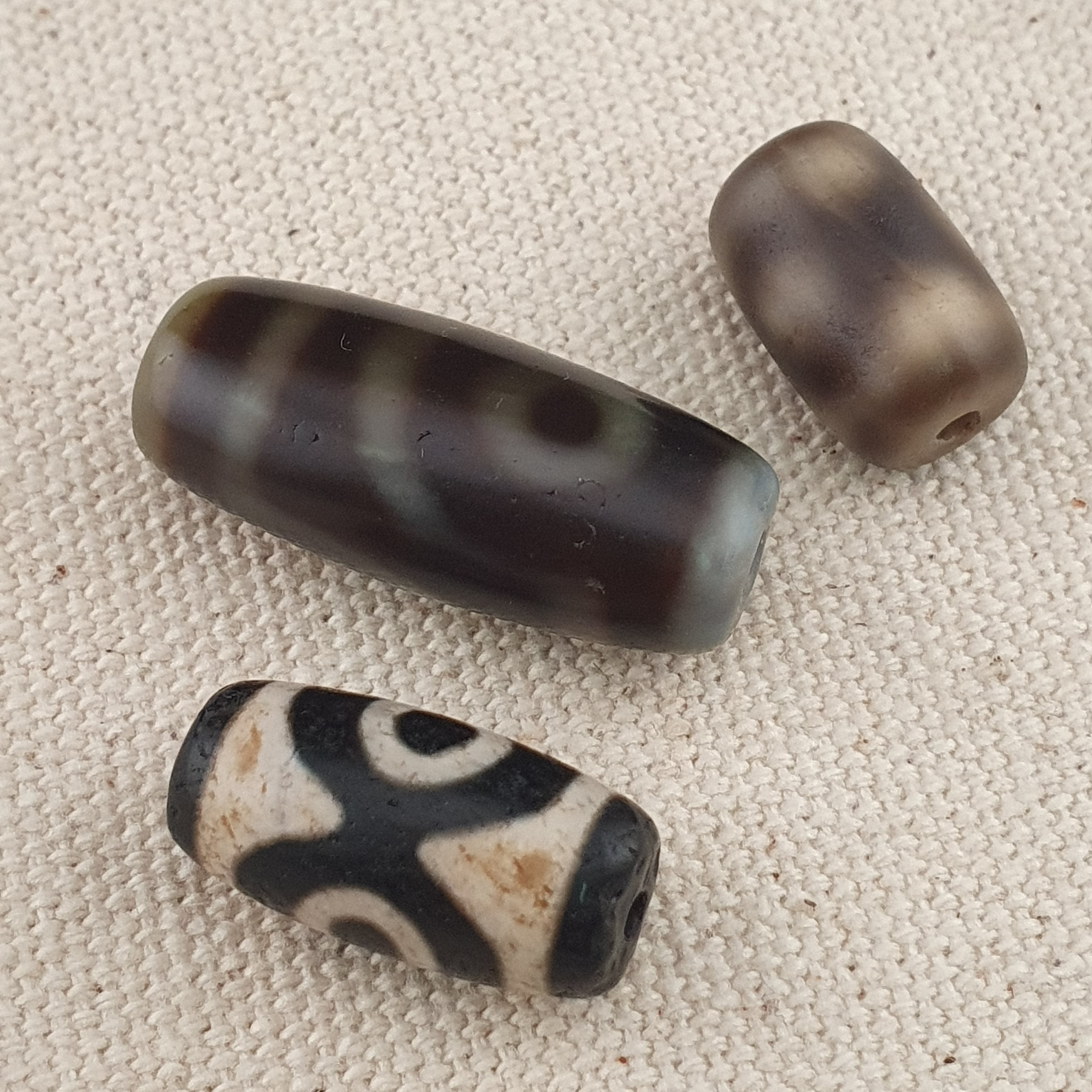 Vintage 2 Eyes Himalayan Tibetan Agate Dzi bead Amulet Lot of 3