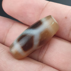 Vintage Himalayan Tibetan ChainLink Pattern Agate Dzi Bead Amulet