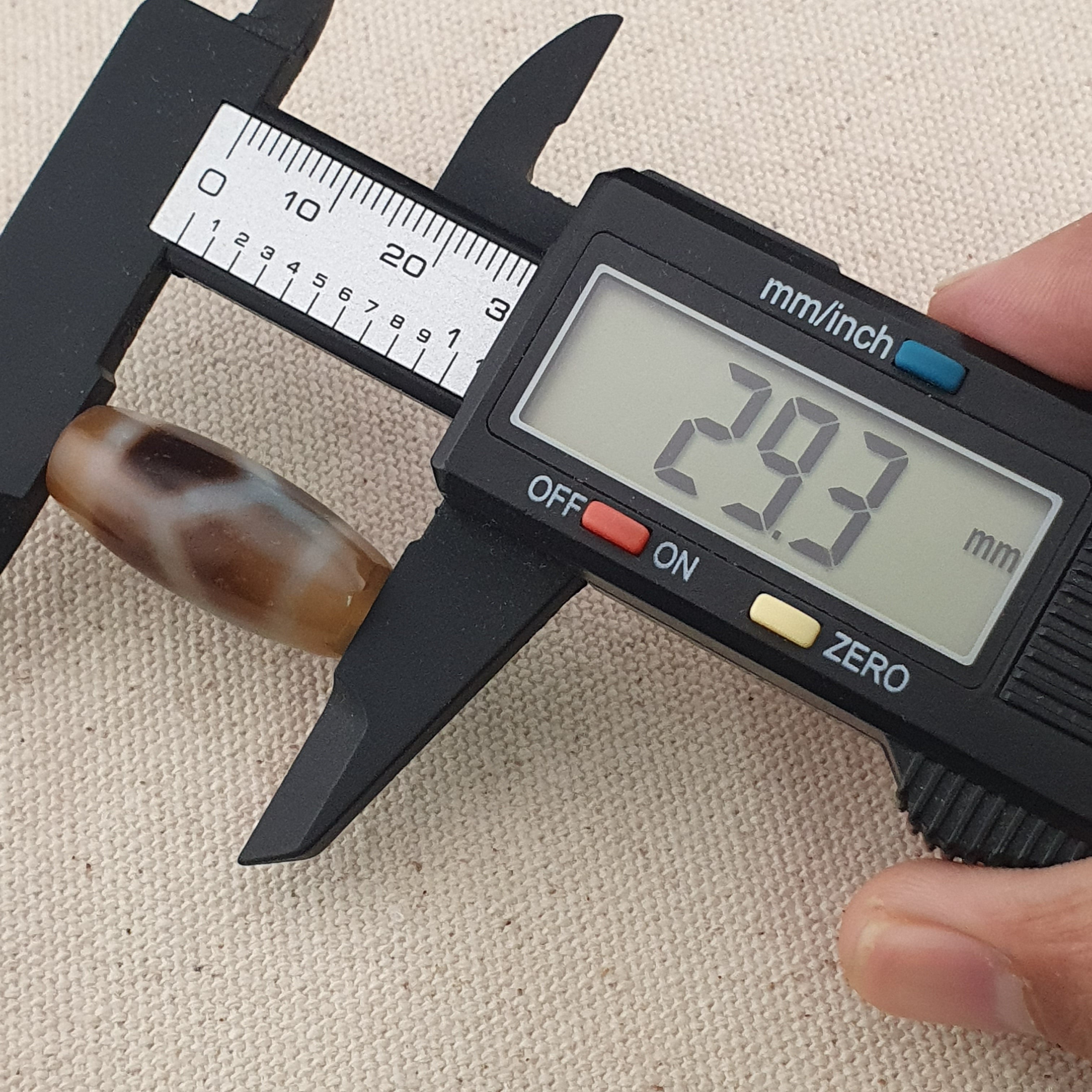 Vintage Himalayan Tibetan ChainLink Pattern Agate Dzi Bead Amulet