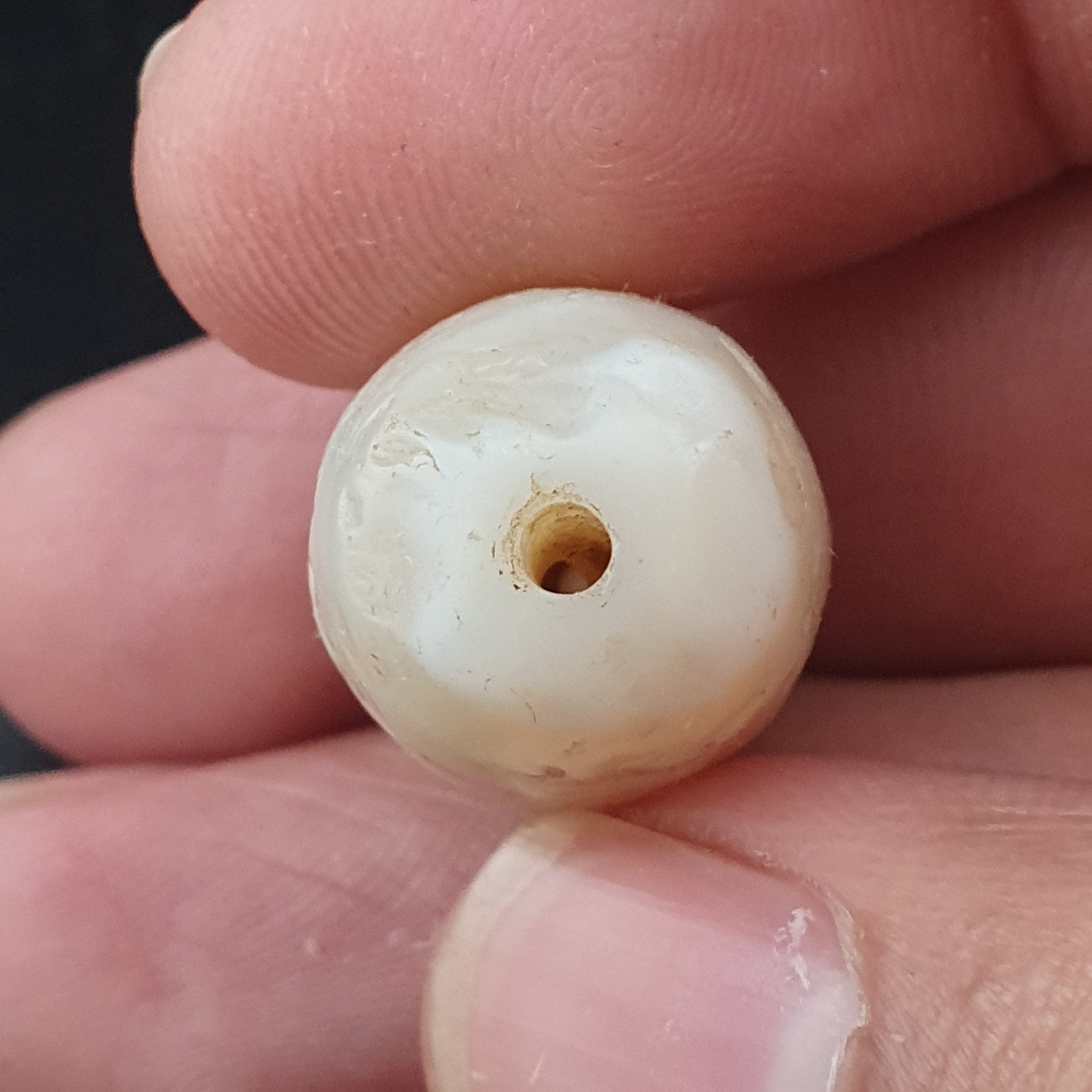 Ancient Natural Pattern White Old Agate Bead Amulet