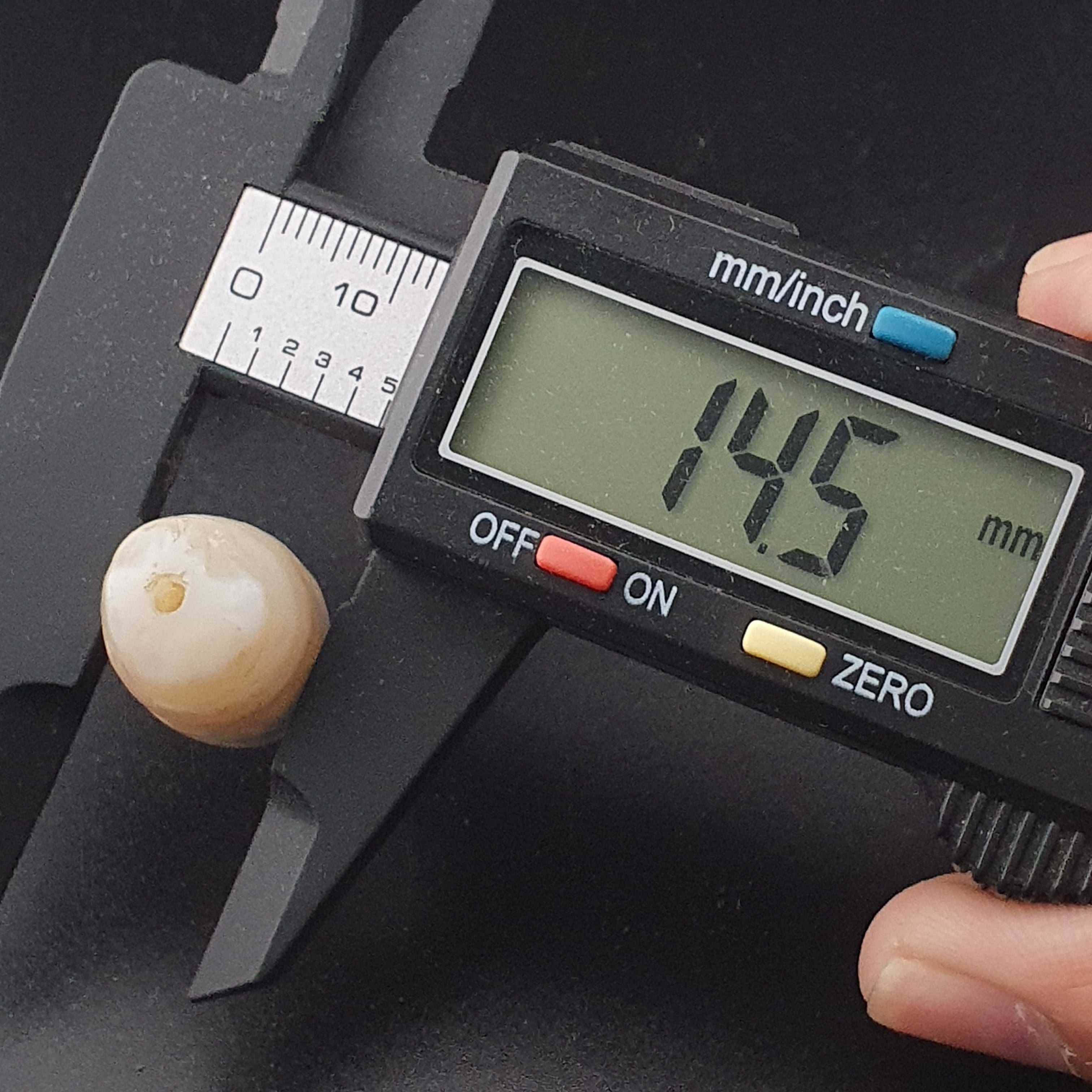 Ancient Natural Pattern White Old Agate Bead Amulet