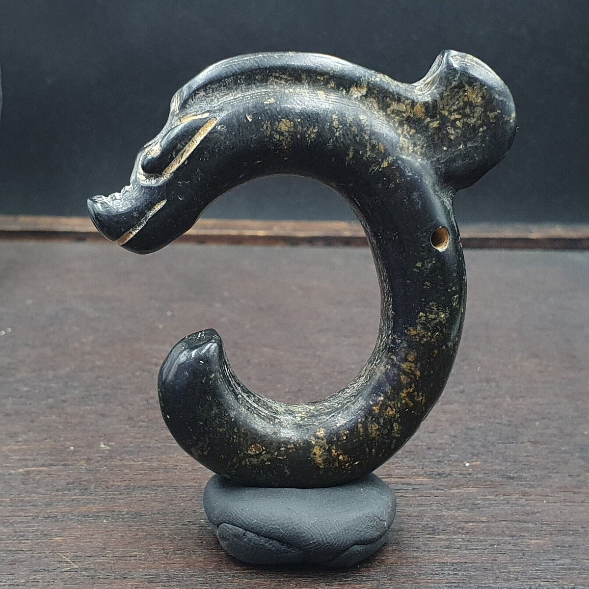 Antique Black Magnetic Stone mysterious animal carving Stone Bead Amulet MG-9-4