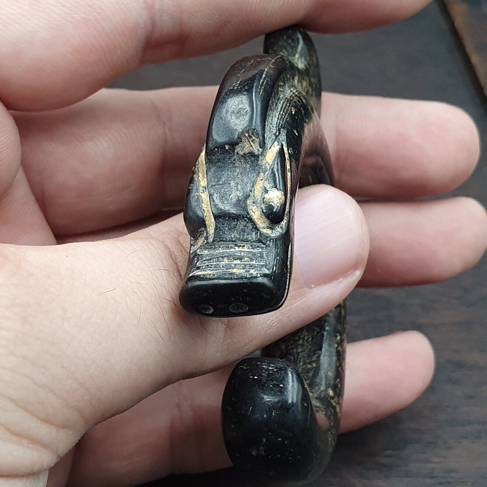 Antique Black Magnetic Stone mysterious animal carving Stone Bead Amulet MG-9-4