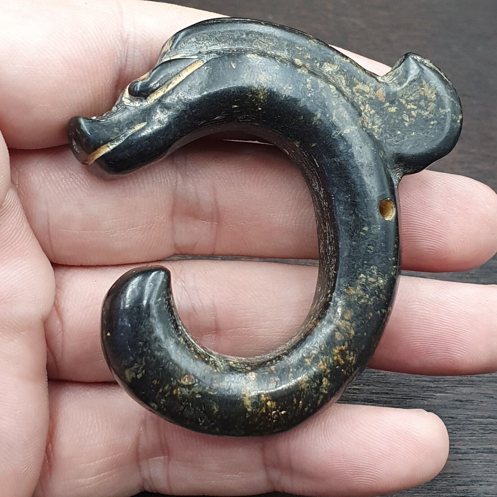 Antique Black Magnetic Stone mysterious animal carving Stone Bead Amulet MG-9-4