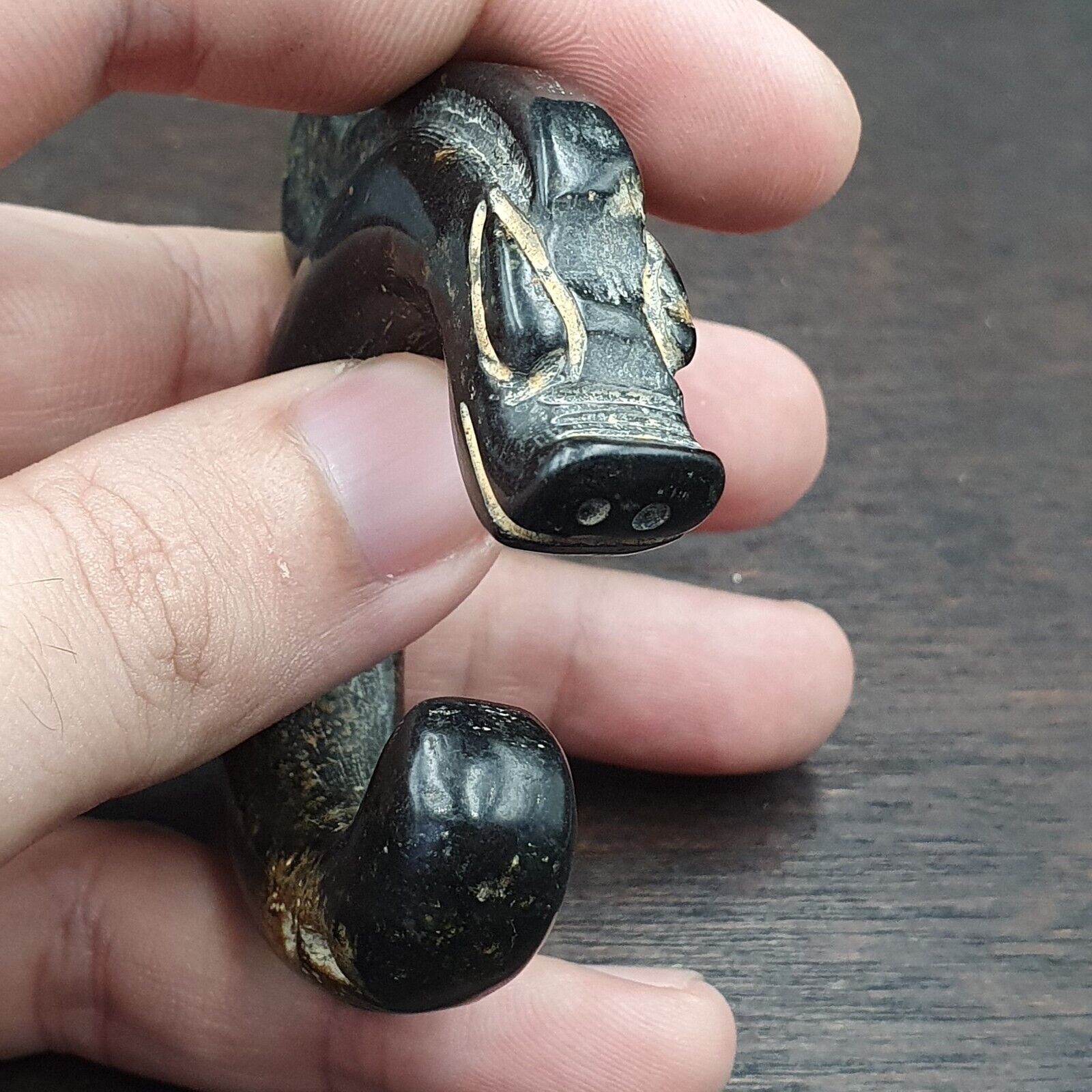 Antique Black Magnetic Stone mysterious animal carving Stone Bead Amulet MG-9-4