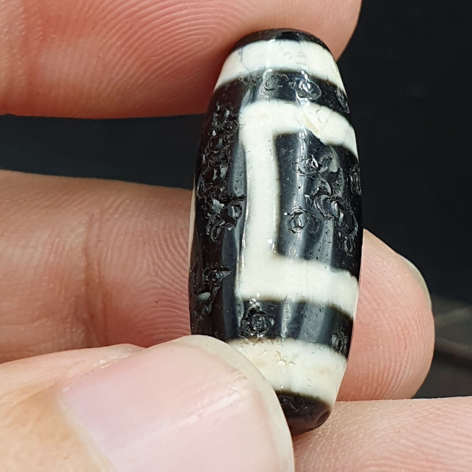 Old Indo Tibetan Agate 2 Eyes lines Agate stone Dzi Bead Amulet