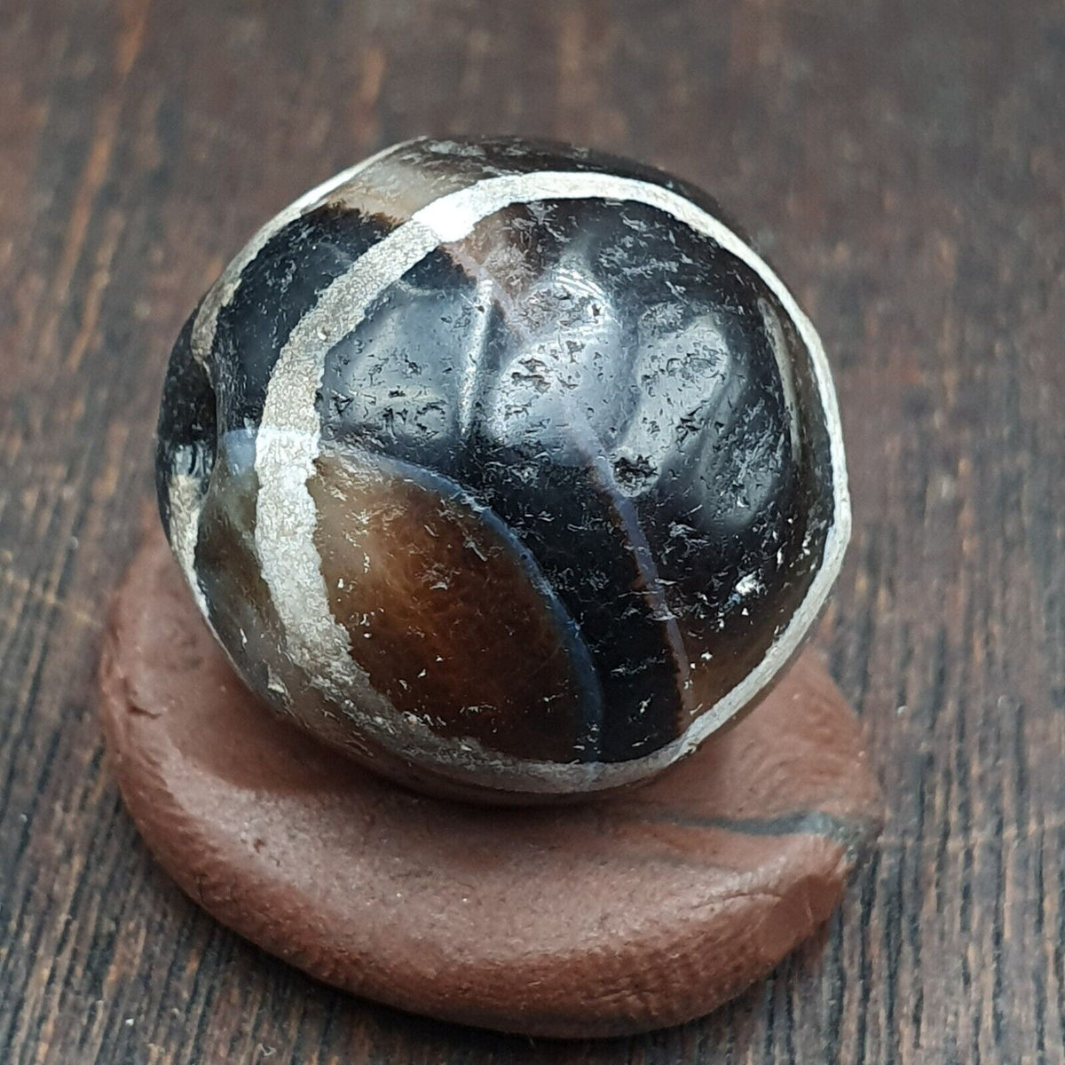 Antique Tibetan Etched Agate Bead: A Rare Gem from the Past 20mm