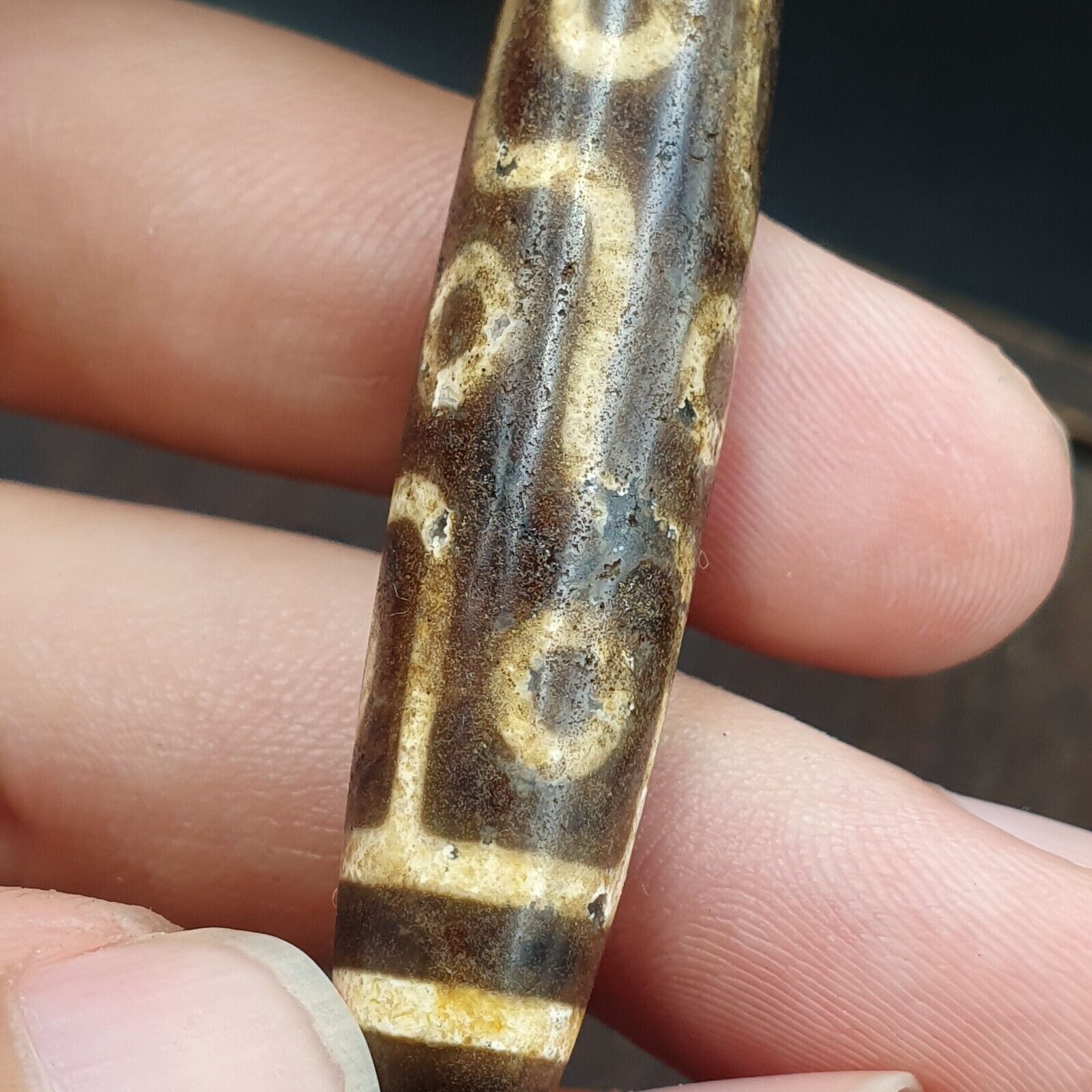 Old Indo Tibetan Agate 9 Eyes in zigzag lines Agate stone Dzi Bead Amulet TBA-3
