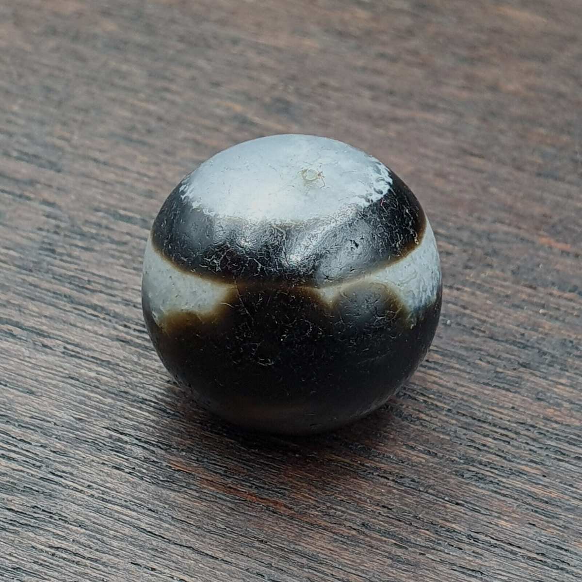 Antique Tibetan Agate Bead: A Rare Gem from the Past 19 x18 mm ET-3
