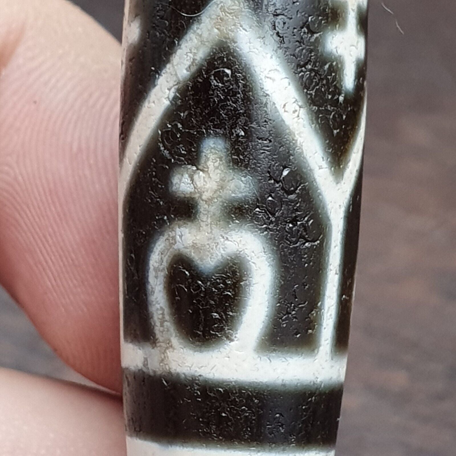 Himalayan Tibetan Dzi Agate Bead: A Rare Gem from the Past  TBET-8