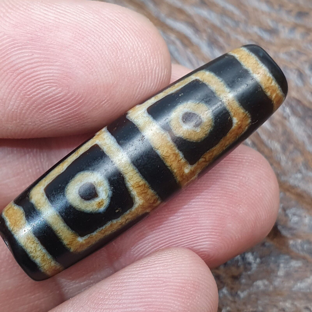 Old Tibetan Himalayan 8 eyes in eye Dzi Bead Amulet circle and Square Eyes