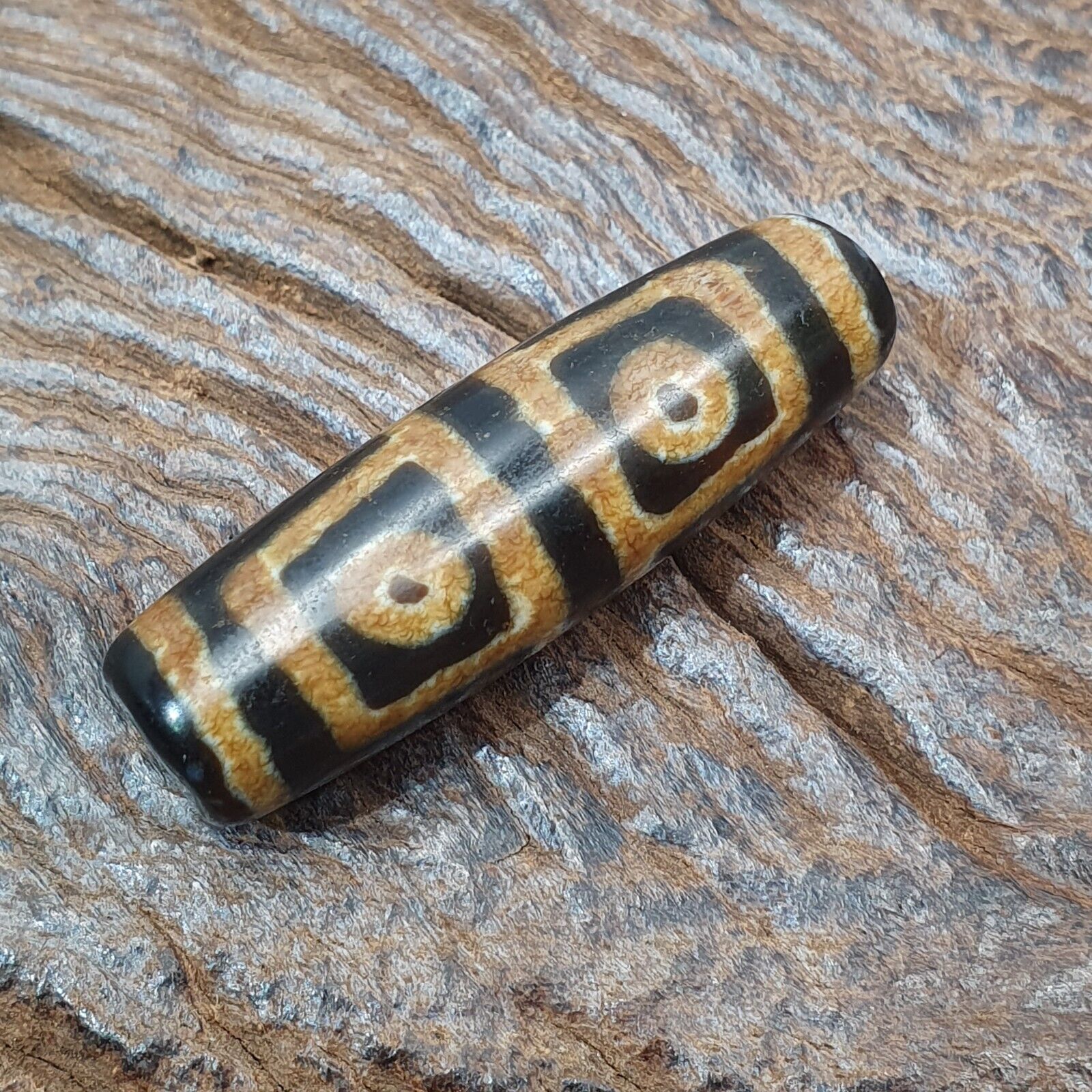 Old Tibetan Himalayan 8 eyes in eye Dzi Bead Amulet circle and Square Eyes