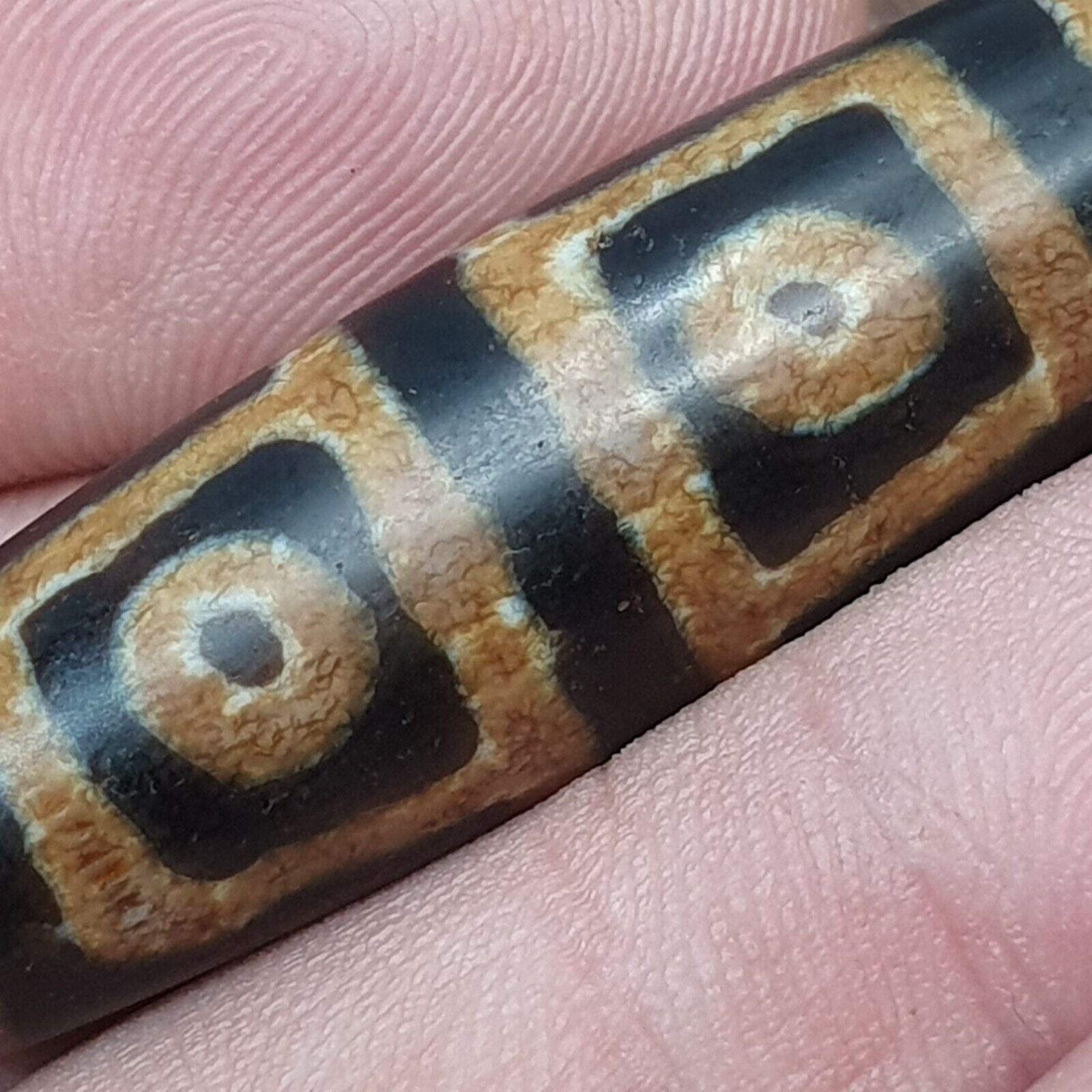 Old Tibetan Himalayan 8 eyes in eye Dzi Bead Amulet circle and Square Eyes