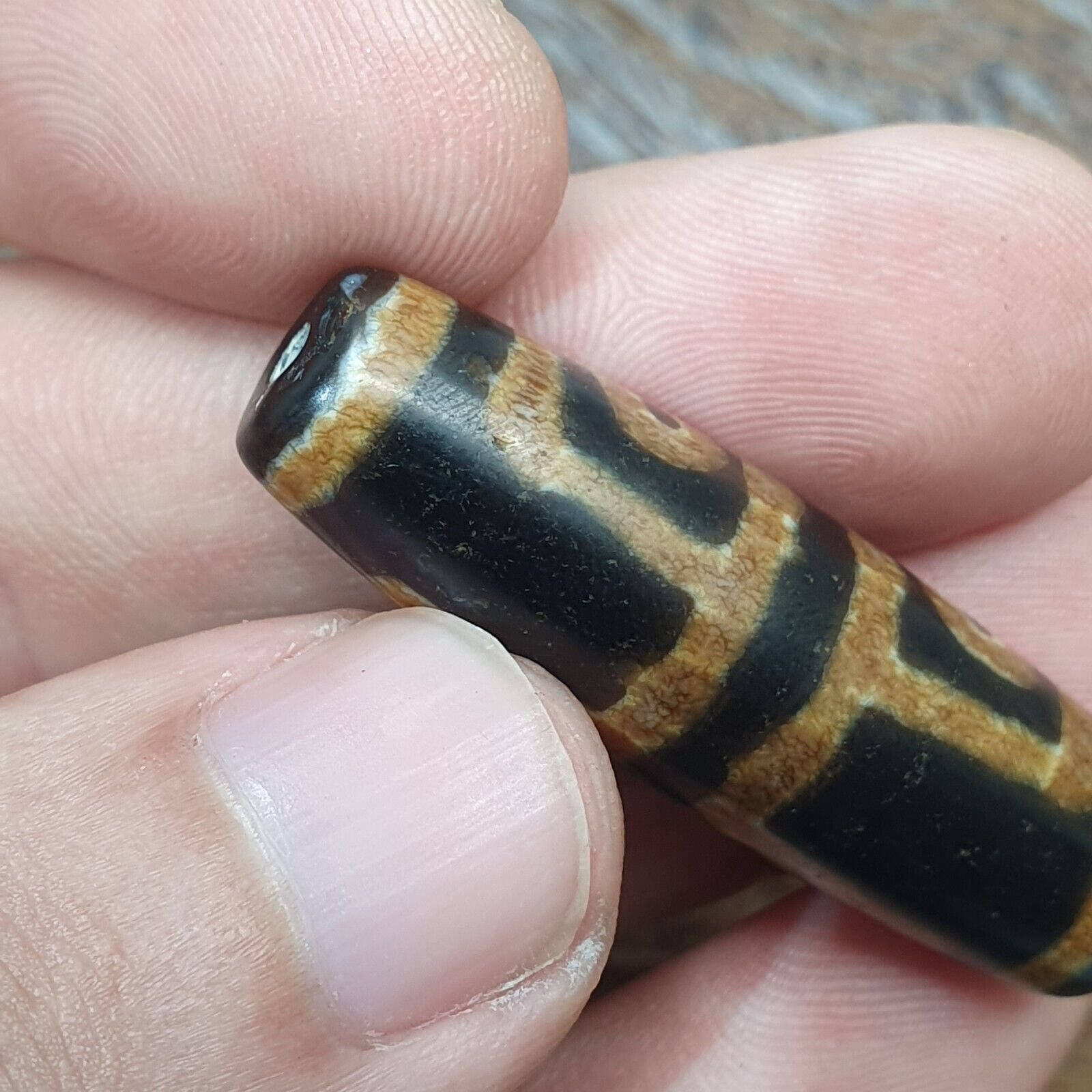 Old Tibetan Himalayan 8 eyes in eye Dzi Bead Amulet circle and Square Eyes