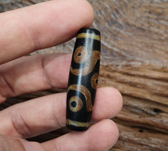 Old Tibetan Himalayan 8 eyes in eye Dzi Bead Amulet circle and Square Eyes