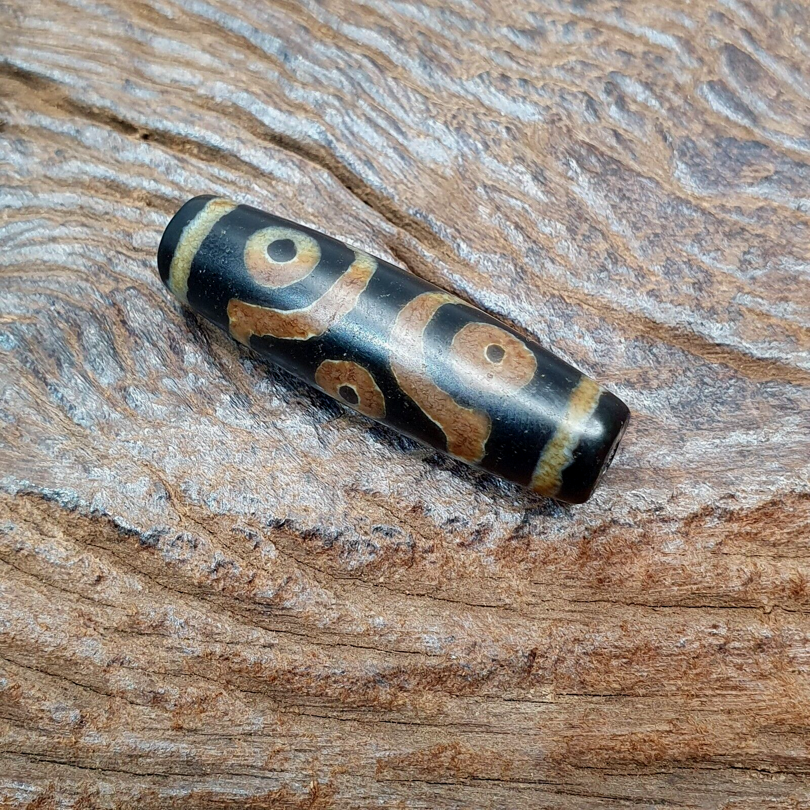 Old Tibetan Himalayan 8 eyes in eye Dzi Bead Amulet circle and Square Eyes