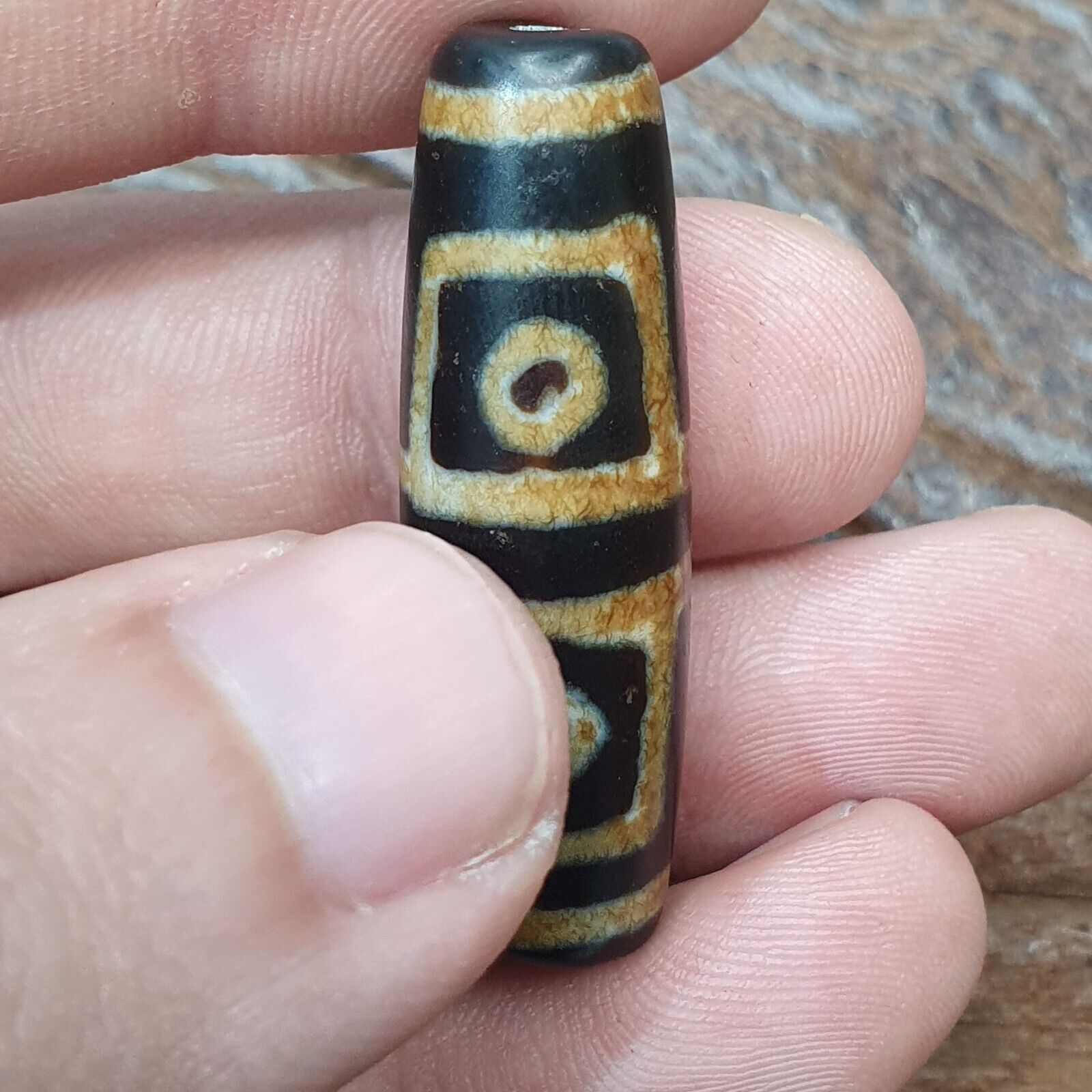 Old Tibetan Himalayan 8 eyes in eye Dzi Bead Amulet circle and Square Eyes