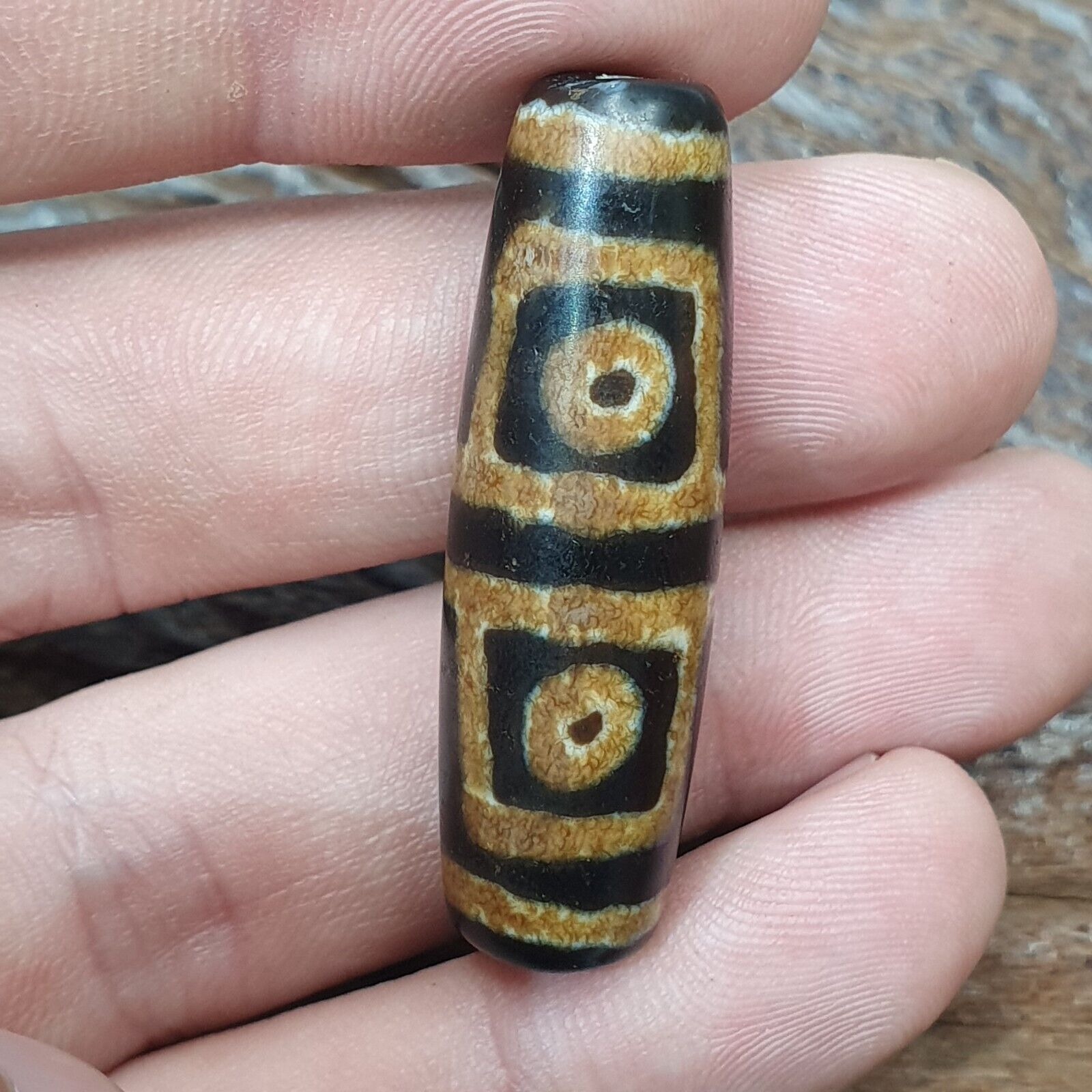 Old Tibetan Himalayan 8 eyes in eye Dzi Bead Amulet circle and Square Eyes