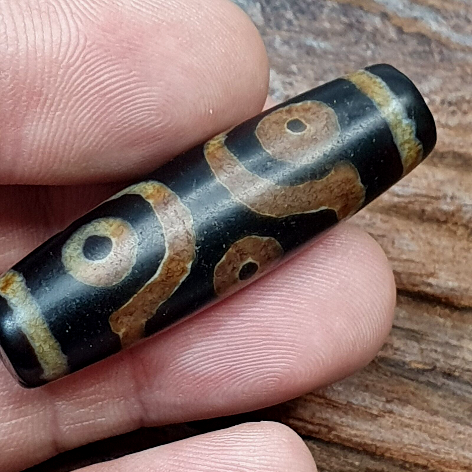 Old Tibetan Himalayan 8 eyes in eye Dzi Bead Amulet circle and Square Eyes