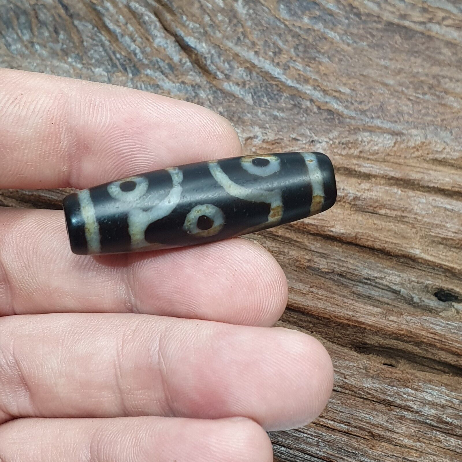 Old Tibetan Himalayan 8 eyes in eye Dzi Bead Amulet circle and Square Eyes